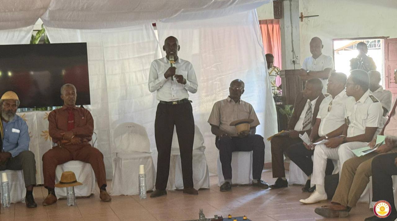 BASE TOLIARA VONONA HIFANOME TANANA NY RAY AMAN-DRENY SY NY MPANAO POLITIKA ATY AN-TOERANA HO AN' IO TETIKASA IO