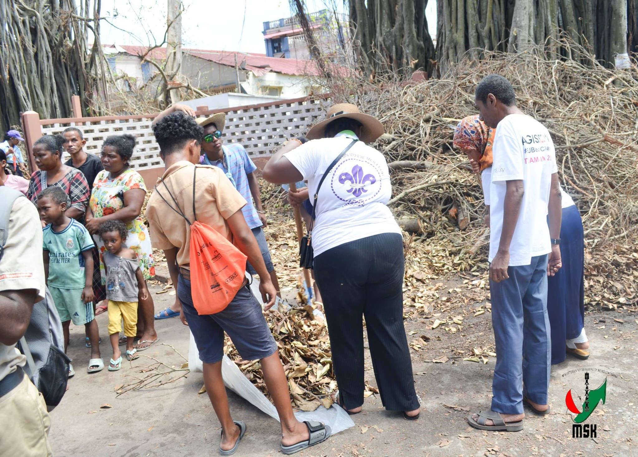 MPIROTSAKA AN-TSITRAPO MARO NO NIARA-NIENTANA TAMIN' NY MINISTERAN' NY SERASERA SY NY KOLONTSAINA NANADIO NY MOZEA VAVITIANA TOAMASINA