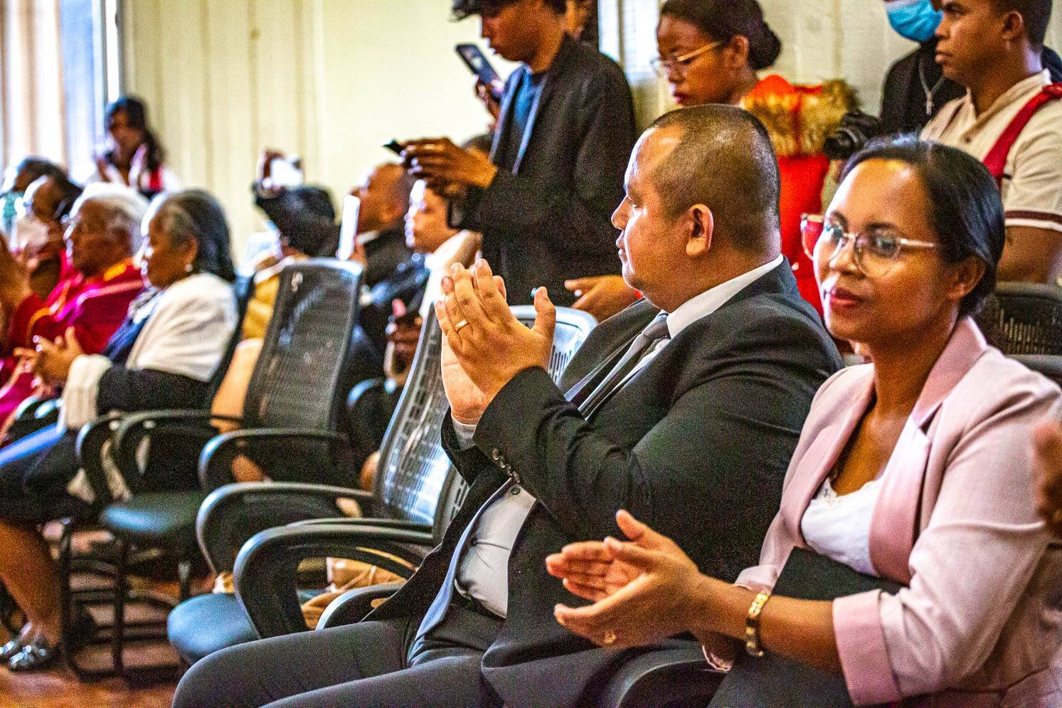 FIKAMBANAN' NY POETY SY MPANORATRA MALAGASY HAVATSA-UPEM, NOTOLORANA MARI-BONINAHITRY NY KANTO IREO MPANORATRA