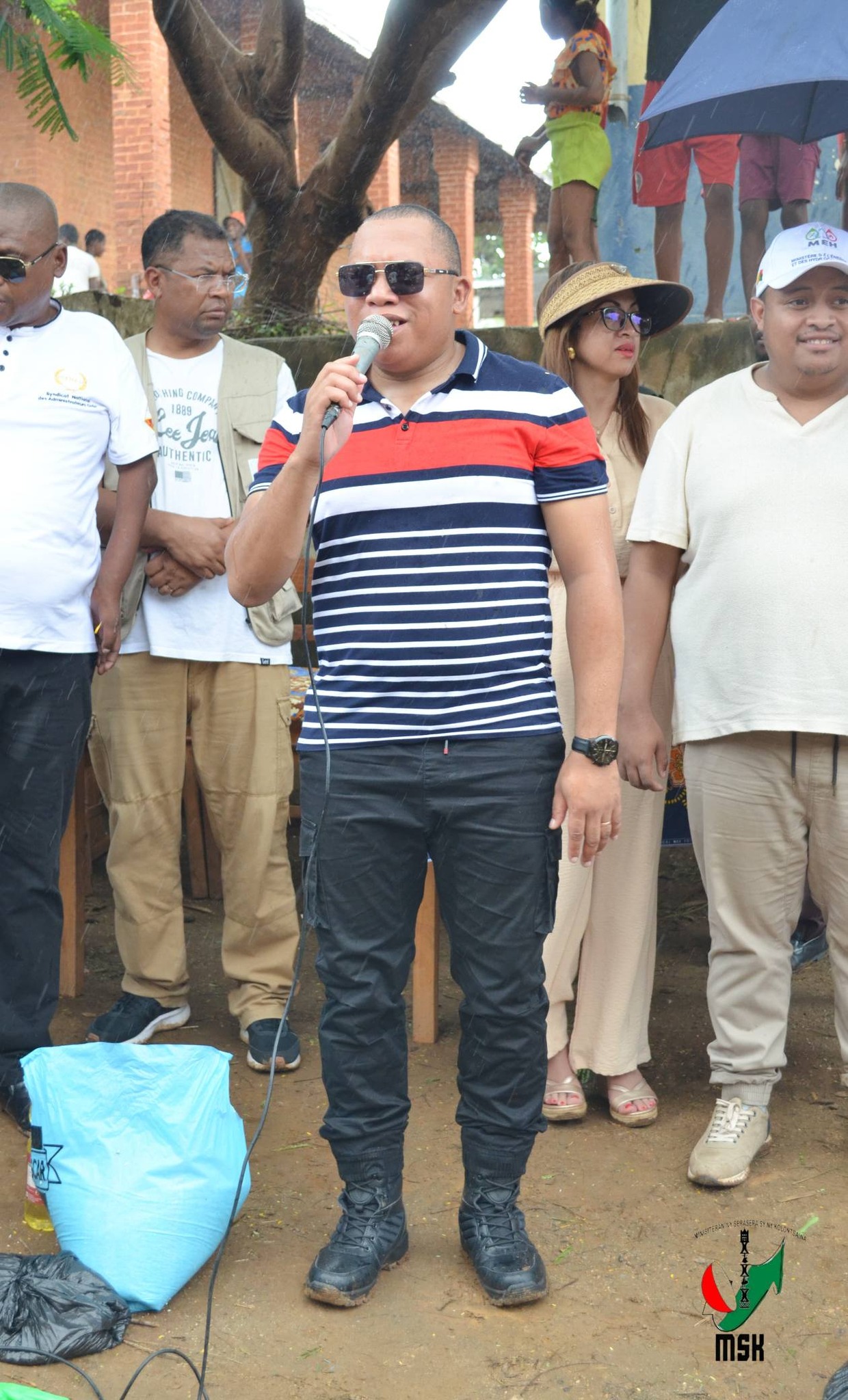 MIROTSAKA ENY AN-KIANJA NY FITONDRAM-PANJAKANA MANONTOLO MANAO TANAN-DAVA MAMONJY NY MPIRAY TANINDRAZANA