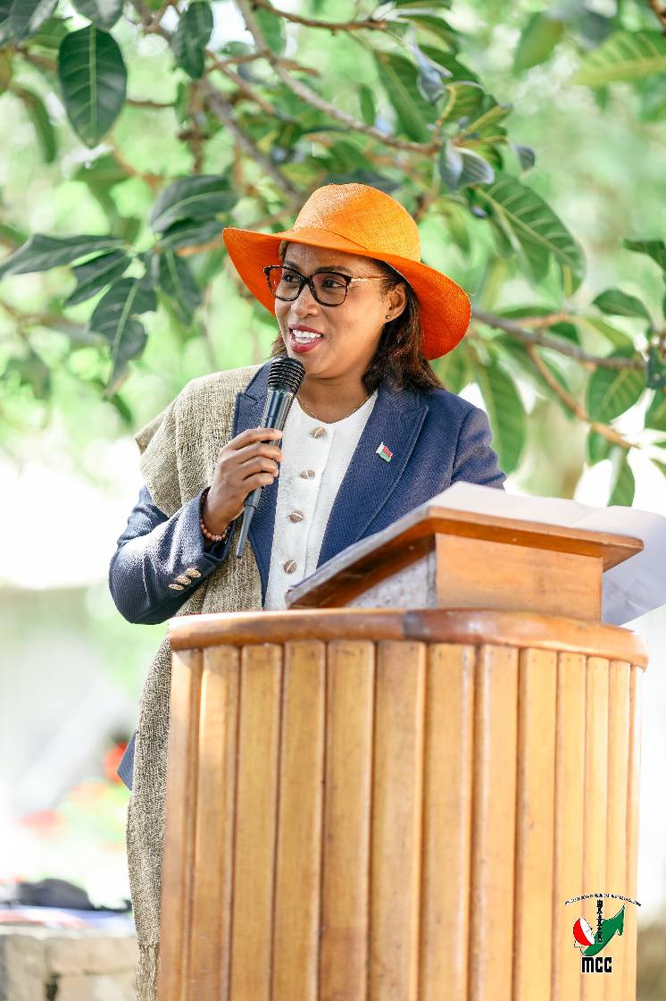 NIAVAKA NY FANKALAZANA NY ANDRO IRAISAM-PIRENENA HO AN' NY MOZEA TENY AMIN' NY ROVAN' AMBOHIMANGA