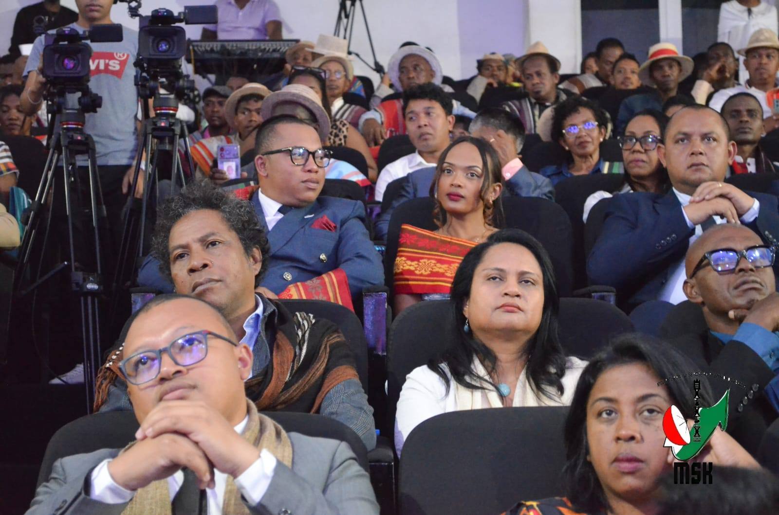 HANAO ADISISIKA HAHAZOAN' NY MPIKABARY MALAGASY MARI-PAHAIZANA ARA-PANJAKANA MISY TOMBOKASE MENA NY MINISITRA GASCAR FENOSOA