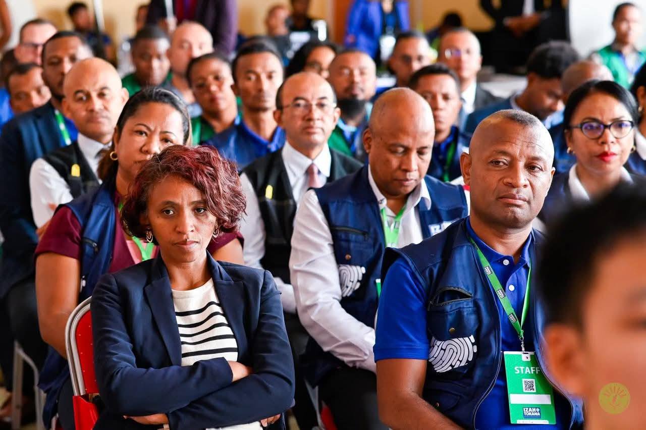 NISANTATRA NY FISORATANA ANARANA BIOMETRIKA NY FILOHAN' NY FANAVAOZANA NY REPOBLIKA SY IREO MPANOLOTSAINA AVO, IREO ANDRIMPANJAKANA, ARY NY GOVERNEMANTA