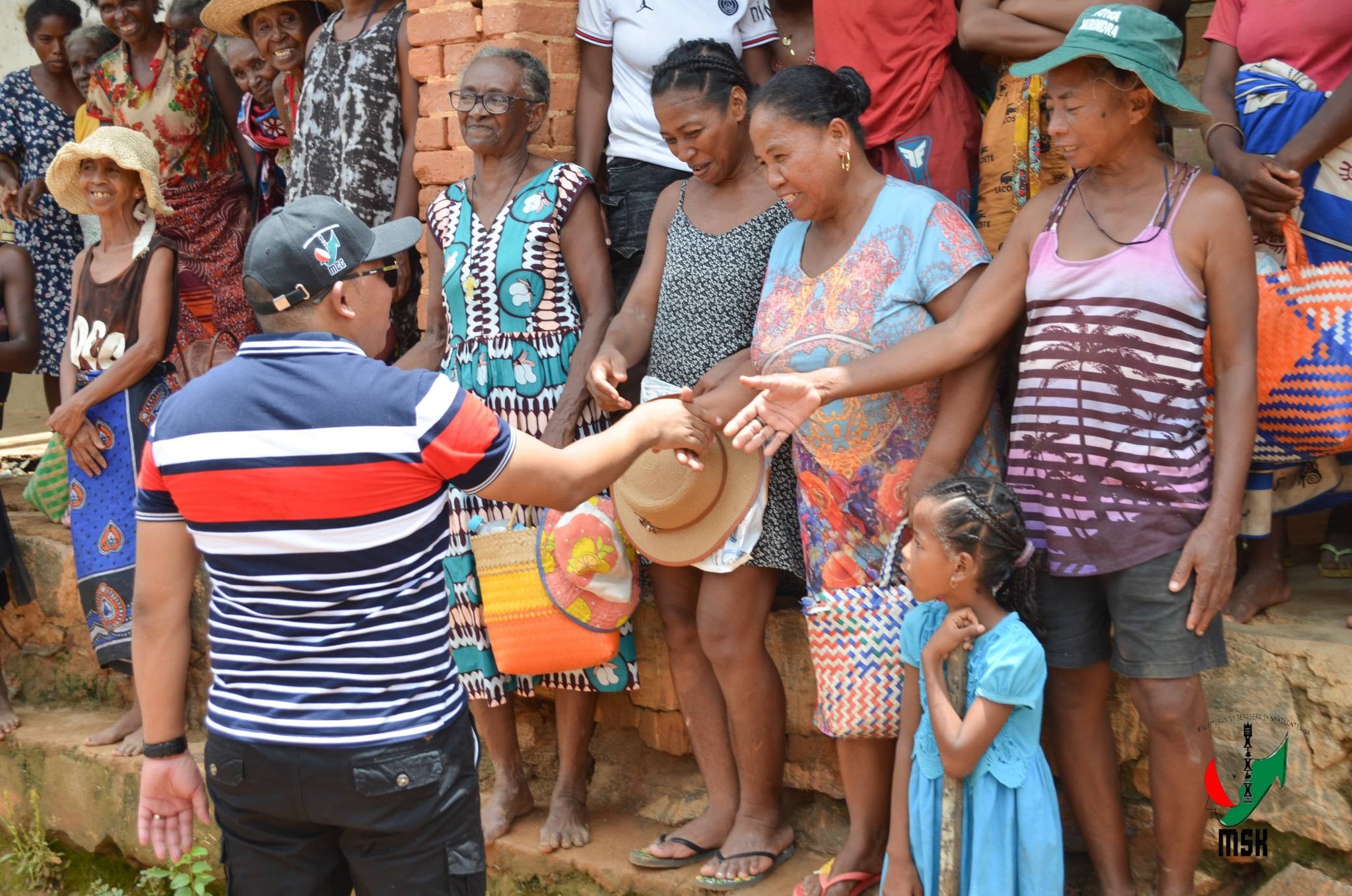 MIROTSAKA ENY AN-KIANJA NY FITONDRAM-PANJAKANA MANONTOLO MANAO TANAN-DAVA MAMONJY NY MPIRAY TANINDRAZANA