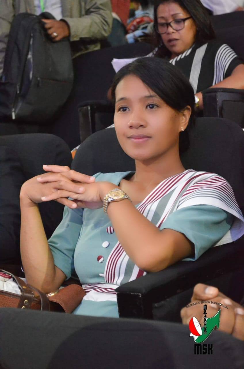 HANAO ADISISIKA HAHAZOAN' NY MPIKABARY MALAGASY MARI-PAHAIZANA ARA-PANJAKANA MISY TOMBOKASE MENA NY MINISITRA GASCAR FENOSOA