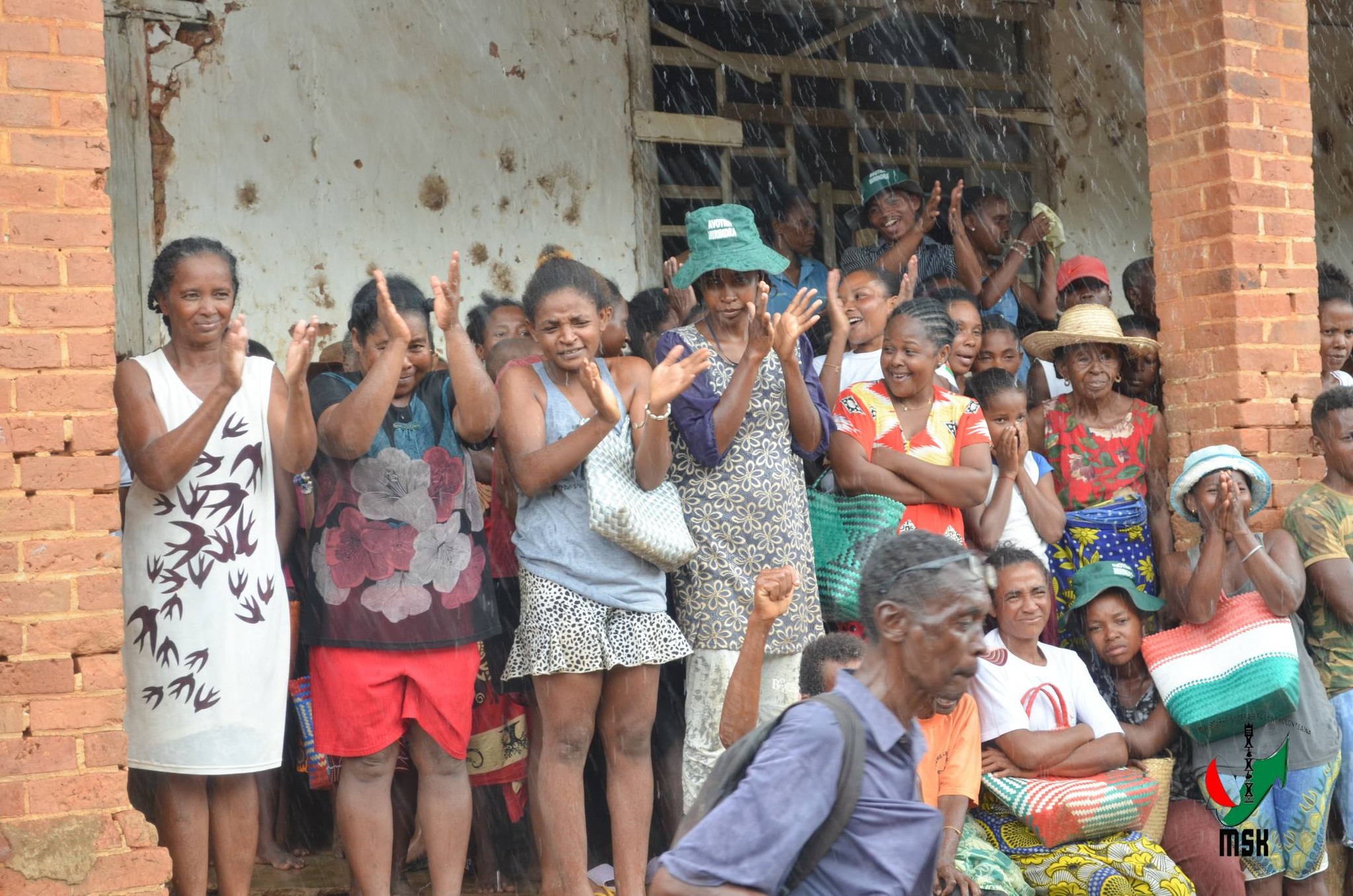 MIROTSAKA ENY AN-KIANJA NY FITONDRAM-PANJAKANA MANONTOLO MANAO TANAN-DAVA MAMONJY NY MPIRAY TANINDRAZANA