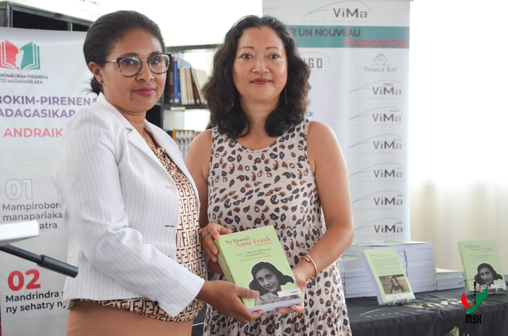 FAMPIROBOROBOANA NY TONTOLON' NY BOKY ATAON' NY MINISTERAN' NY SERASERA SY NY KOLONTSAINA NAMPAHAFANTATRA ANDROANY NY DIARIN' I ANNE FRANK VITA TENY MALAGASY