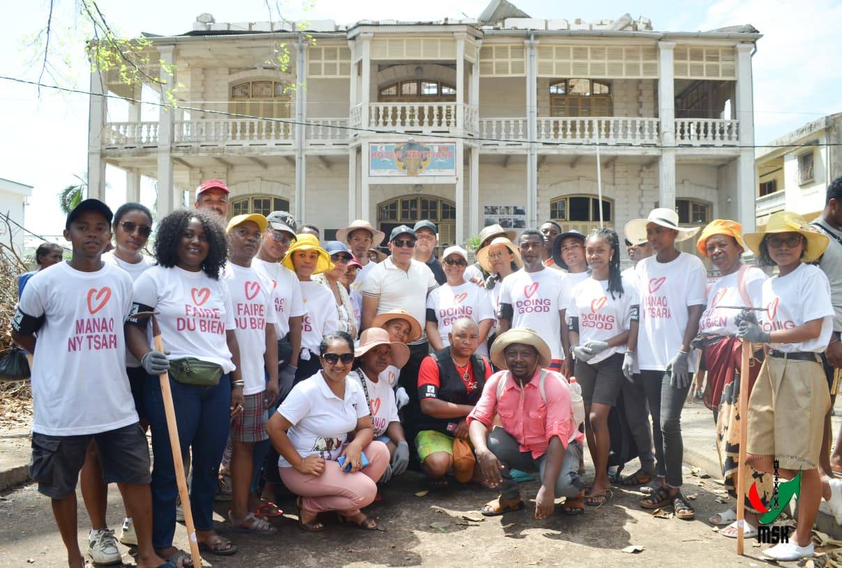 MPIROTSAKA AN-TSITRAPO MARO NO NIARA-NIENTANA TAMIN' NY MINISTERAN' NY SERASERA SY NY KOLONTSAINA NANADIO NY MOZEA VAVITIANA TOAMASINA