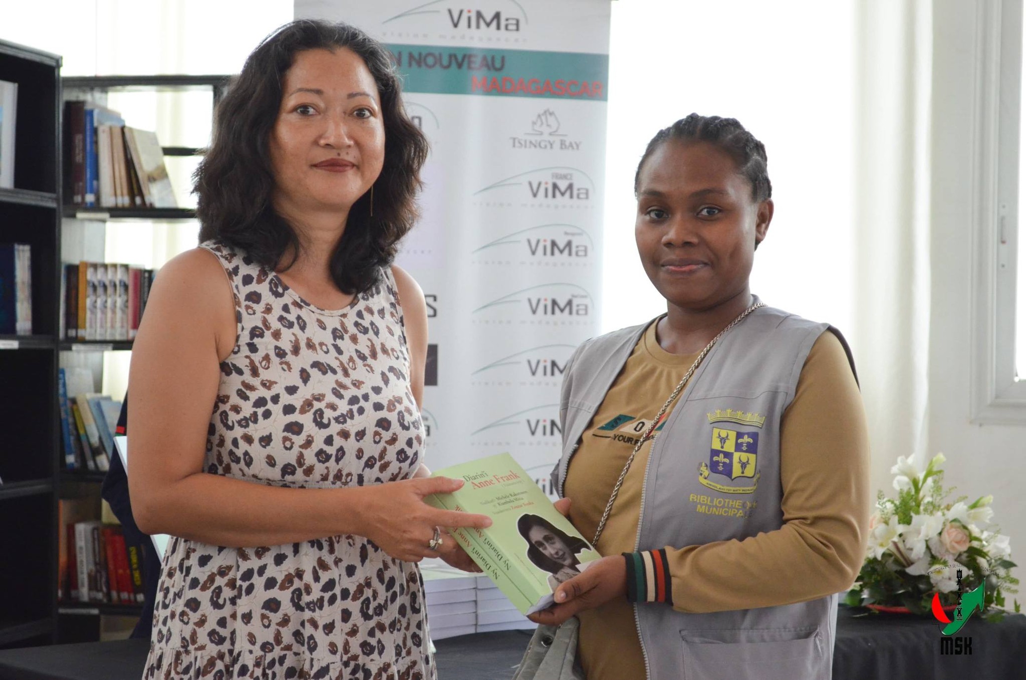 FAMPIROBOROBOANA NY TONTOLON' NY BOKY ATAON' NY MINISTERAN' NY SERASERA SY NY KOLONTSAINA NAMPAHAFANTATRA ANDROANY NY DIARIN' I ANNE FRANK VITA TENY MALAGASY