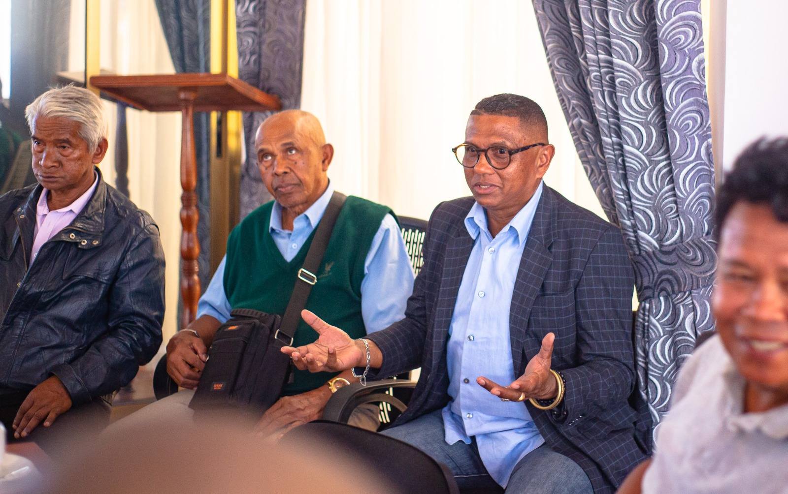 ATRIKASA FANOMBOHAN' NY TETIKASA MOMBA NY FAHALALAHANA MANEHO HEVITRA, IREO FITAOVAN-TSERASERA VAOVAO, FAMPIROBOROBOANA NY ORINASAN-TSERASERA MALALAKA, MAHALEOTENA SY MAROLOKO