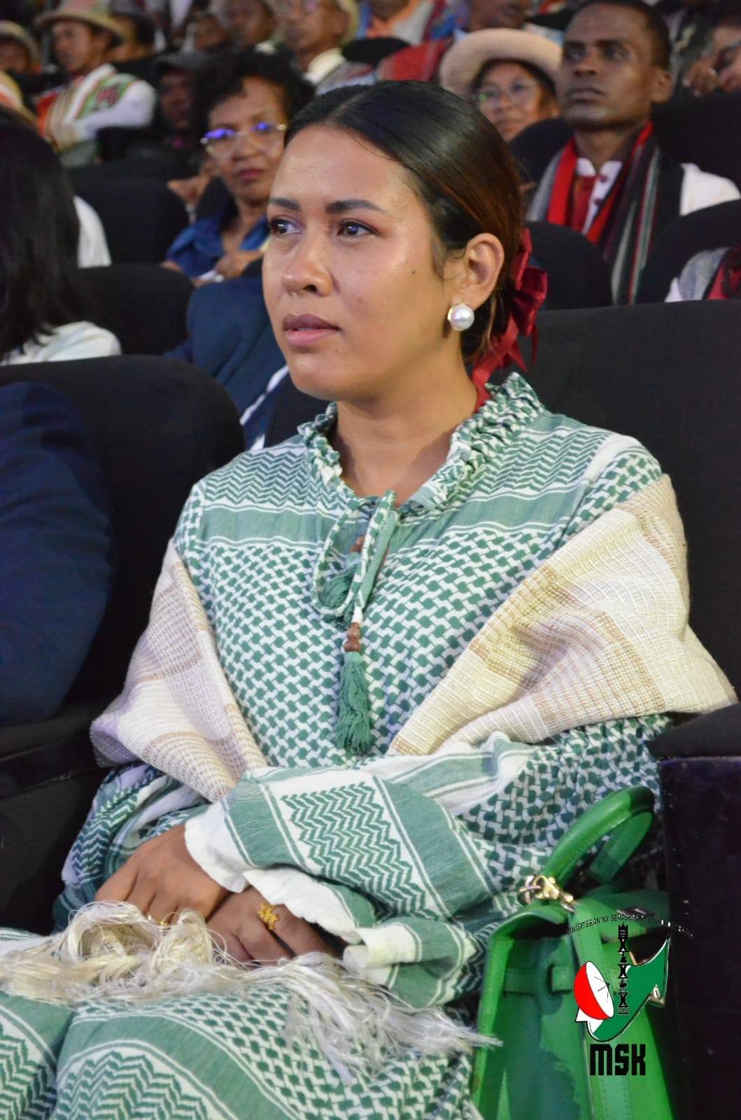 HANAO ADISISIKA HAHAZOAN' NY MPIKABARY MALAGASY MARI-PAHAIZANA ARA-PANJAKANA MISY TOMBOKASE MENA NY MINISITRA GASCAR FENOSOA