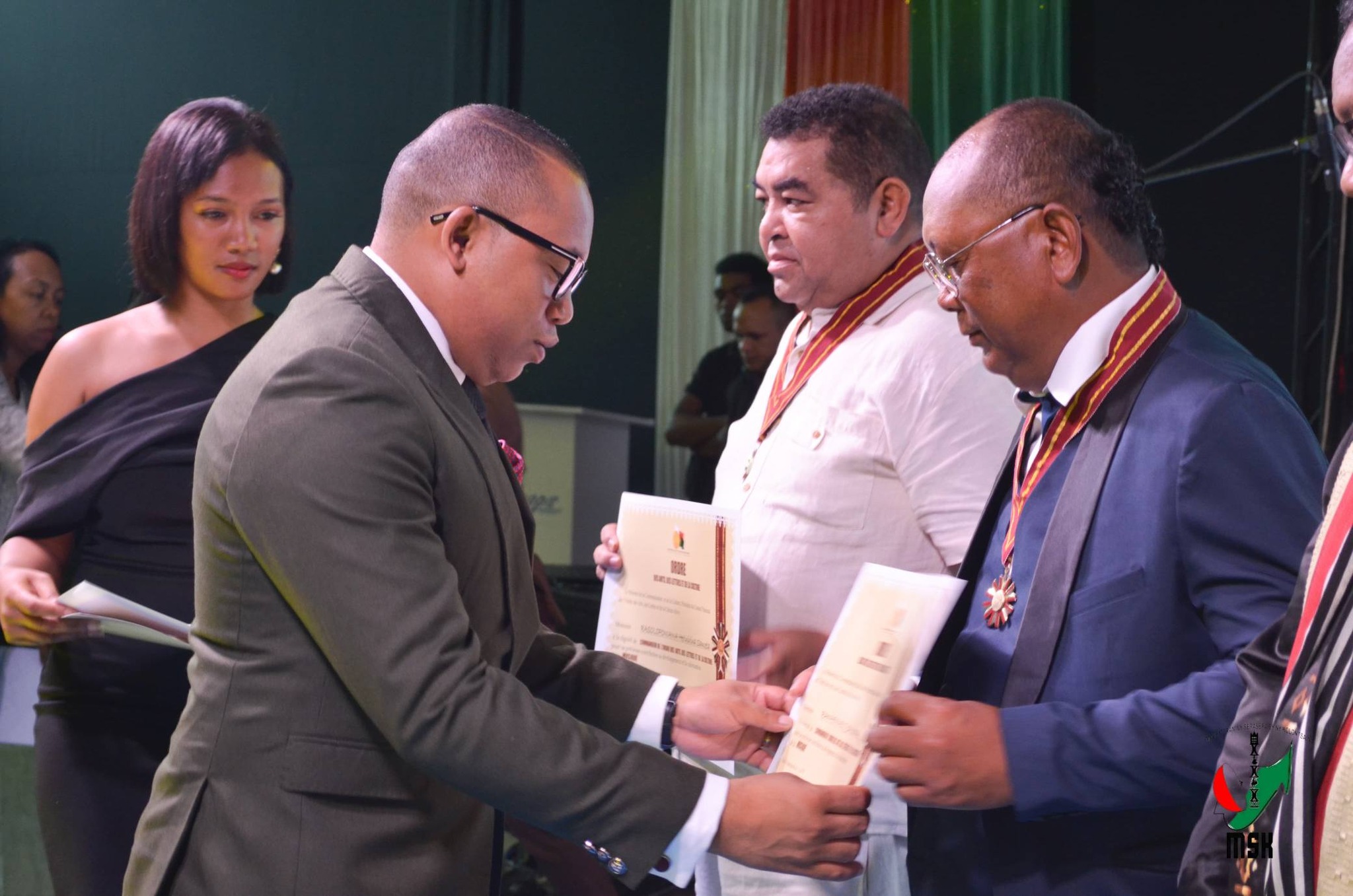 MITANA ANJARA ANDRAIKITRA GOAVANA AMIN'NY FIKOLOKOLOANA SY FANANDRATANA NY KOLONTSAINA MALAGASY NY MPIKARAKARA FAMPISEHOANA MATIHANINA