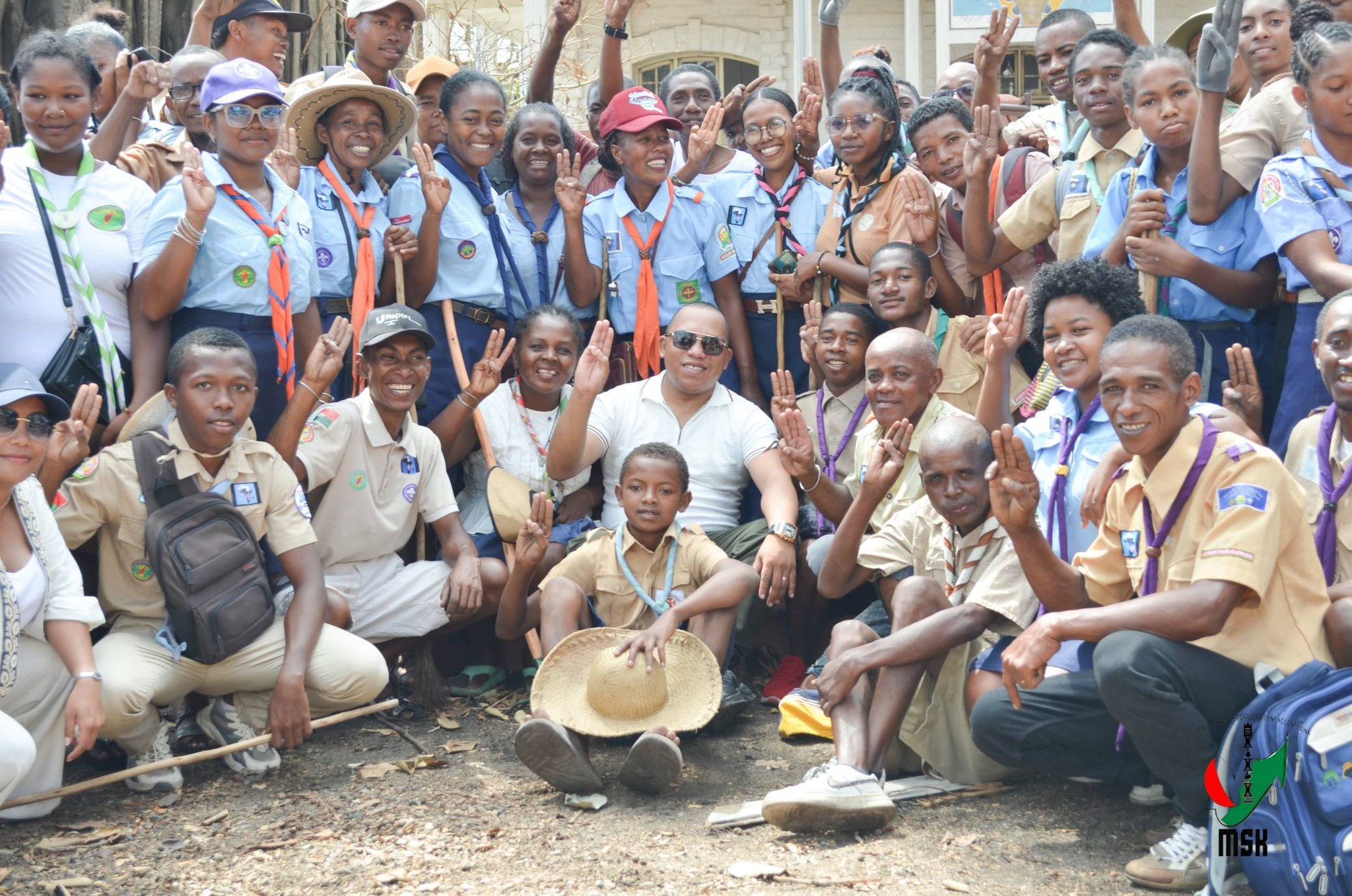 MPIROTSAKA AN-TSITRAPO MARO NO NIARA-NIENTANA TAMIN' NY MINISTERAN' NY SERASERA SY NY KOLONTSAINA NANADIO NY MOZEA VAVITIANA TOAMASINA