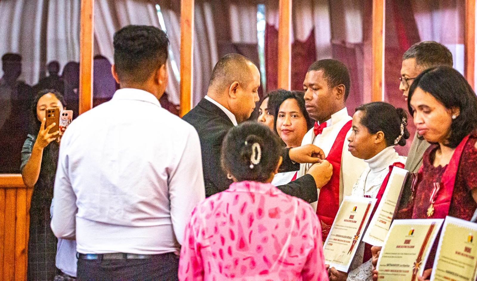 FIKAMBANAN' NY POETY SY MPANORATRA MALAGASY HAVATSA-UPEM, NOTOLORANA MARI-BONINAHITRY NY KANTO IREO MPANORATRA