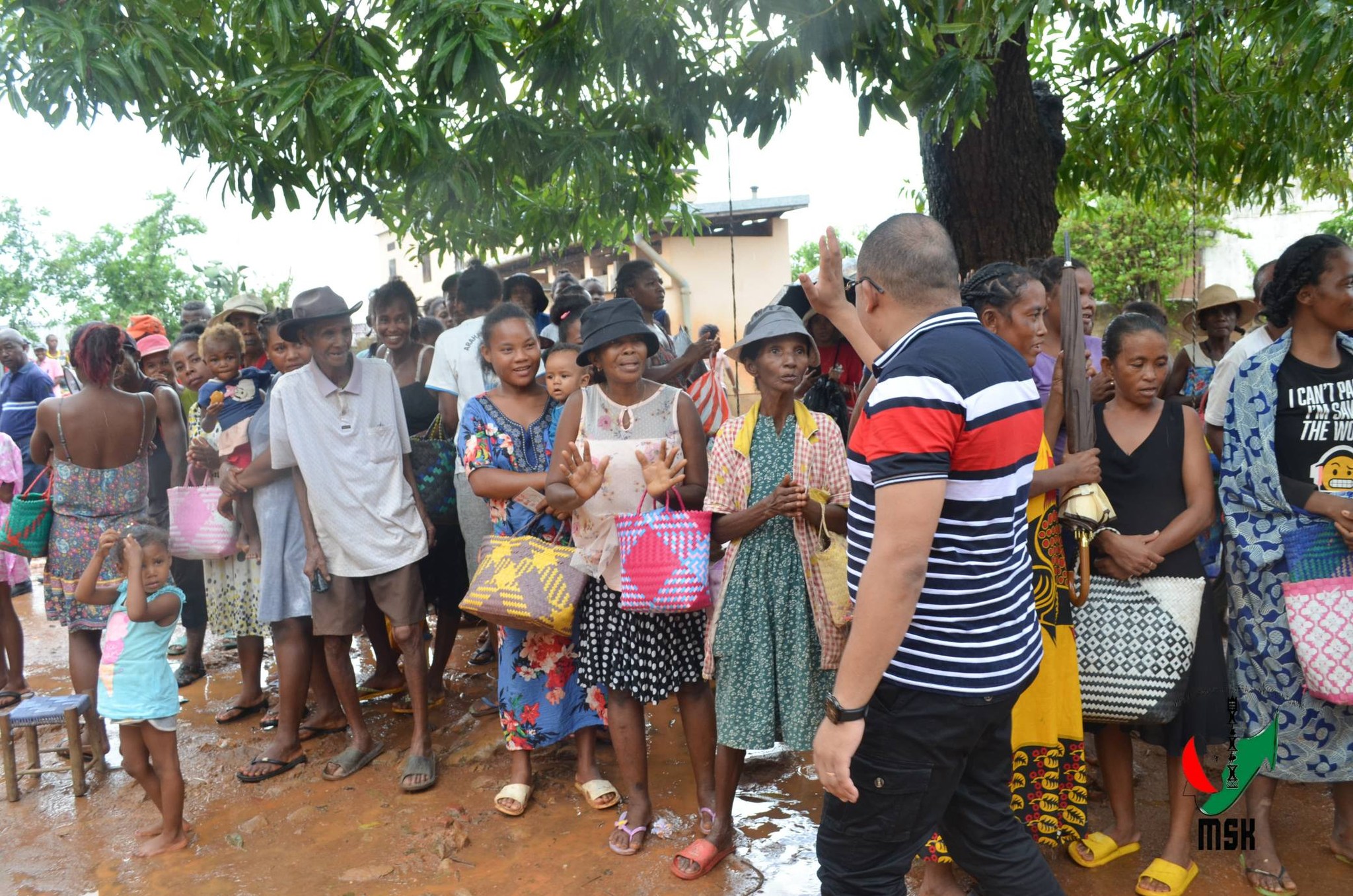 MIROTSAKA ENY AN-KIANJA NY FITONDRAM-PANJAKANA MANONTOLO MANAO TANAN-DAVA MAMONJY NY MPIRAY TANINDRAZANA