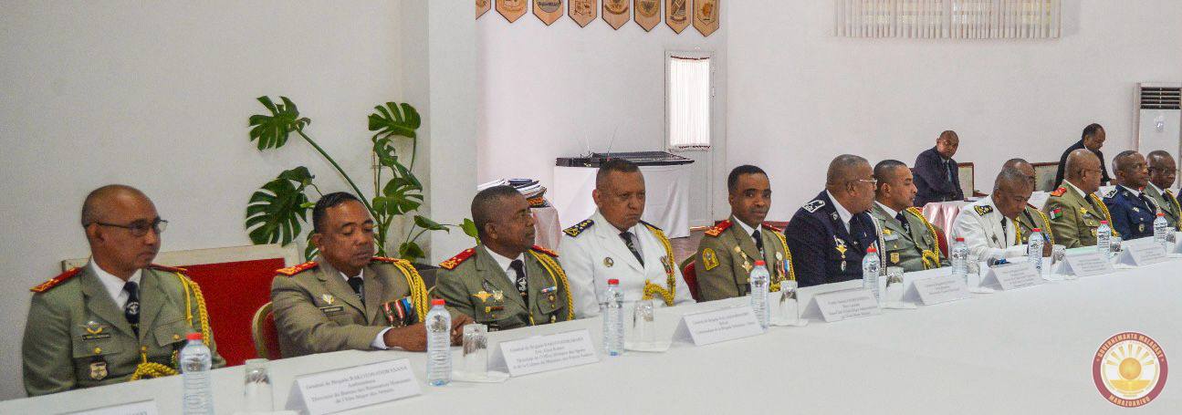 FIHAONANA ARAK’ASA TEO AMIN’NY PRAIMINISITRA SY IREO JENERALY NAHAZO FISONDROTANA TEO AMIN’NY LAHARAM-BONINAHITRA TAONA 2024