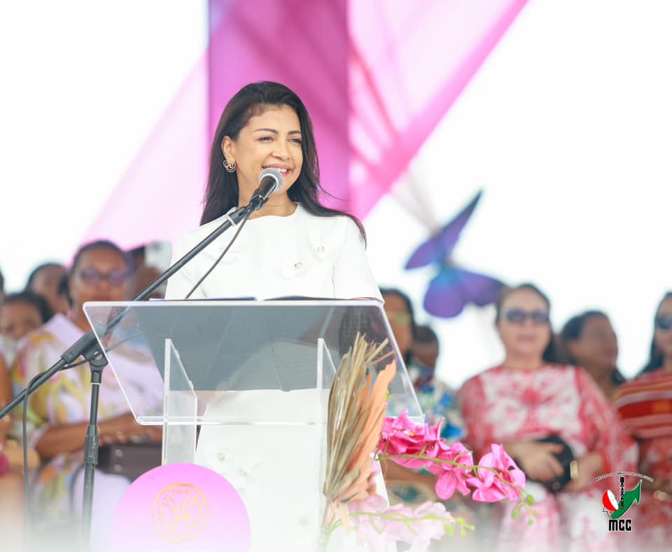 MANAN-KASINA NY VEHIVAVY ! MANAN-DANJA NY FANIRIANY, MENDRIKA HO TANTERAHINA NY NOFINOFINY