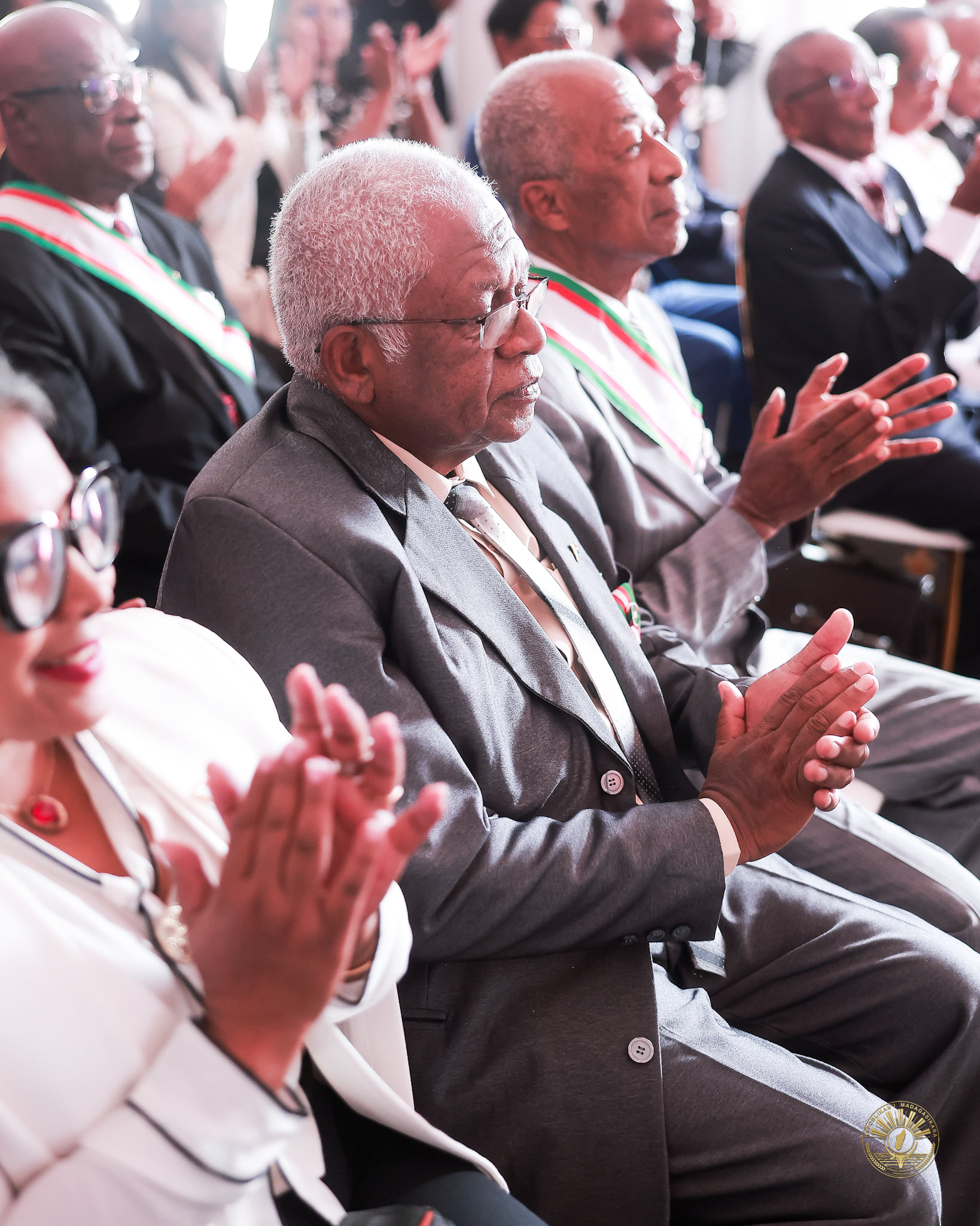 NANOMBOKA TAMIN'NY FOMBA OFISIALY NY FIVORIANA VOALOHAN'IREO MPIKAMBANA VAOVAO EO ANIVON'NY FILANKEVITRY NY MARIBONINAHI-PIRENENA