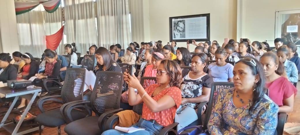 ANDRY FAHAROAN' NY POLOTIKAM-PANDROSOAN' NY FILOHA ANDRY RAJOELINA NY FAMPIROBOROBOANA NY MAHA - OLONA