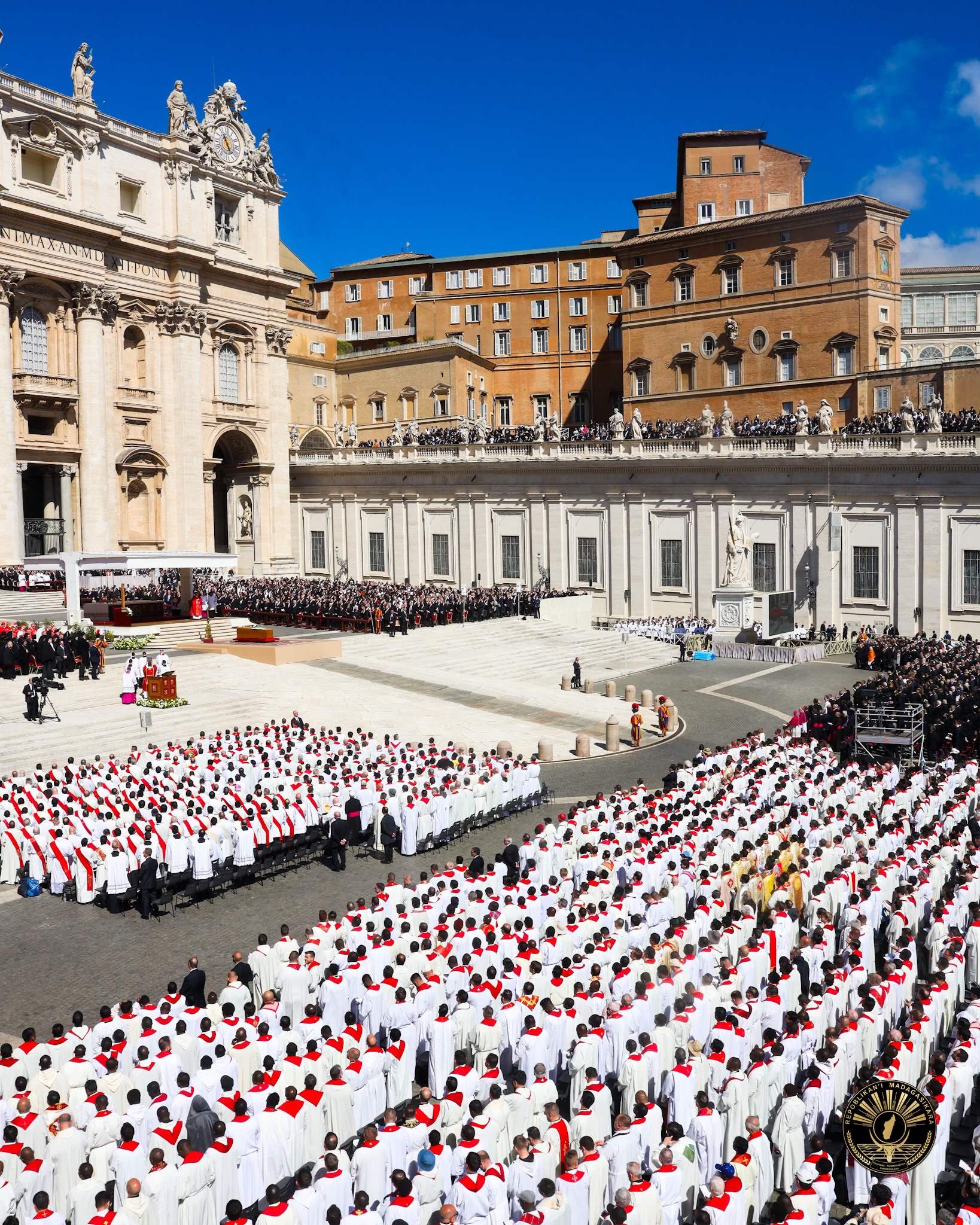 HOY NY FILOHA ANDRY RAJOELINA MANOHINA NY FO NY MAHITA AN' IZAO TONTOLO IZAO ETO AMIN' NY KIANJAN' I MASINDAHY PIERA ETO VATICAN
