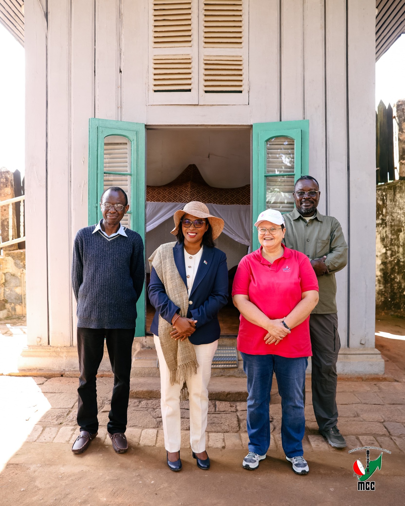 NIAVAKA NY FANKALAZANA NY ANDRO IRAISAM-PIRENENA HO AN' NY MOZEA TENY AMIN' NY ROVAN' AMBOHIMANGA