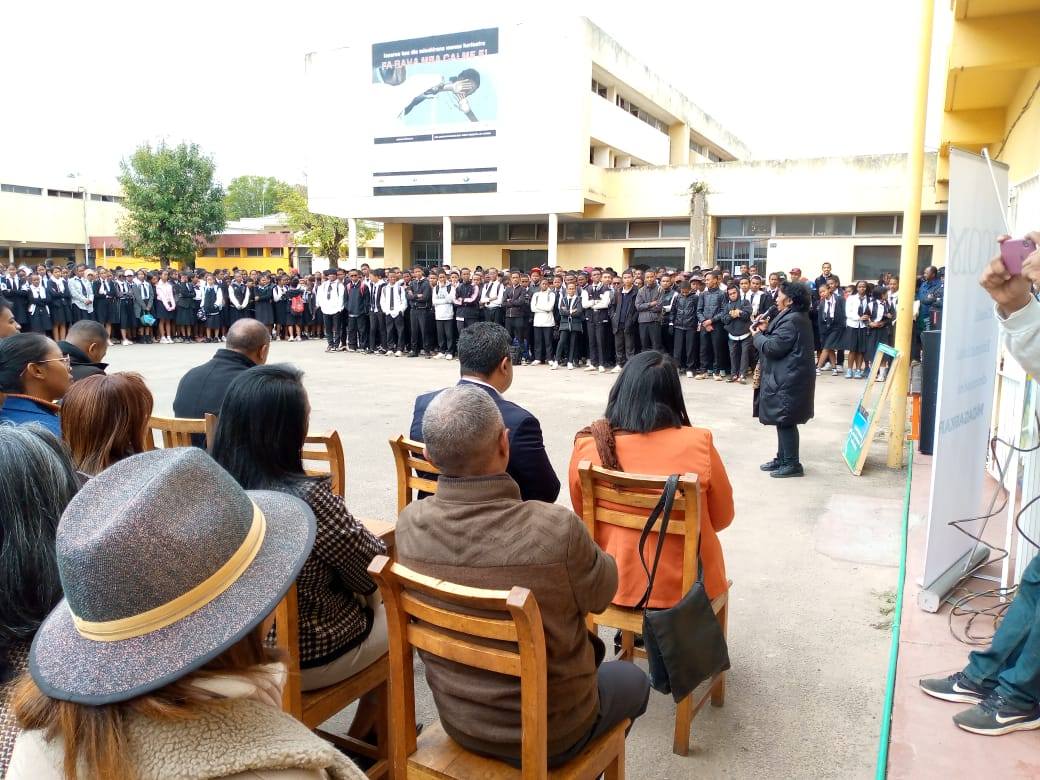 HAHARITRA DIMY ANDRO ITY FAMPIRANTIANA HIARAHANA AMIN'NY ICOM-MADAGASCAR ETSY AMPEFILOHA ITY