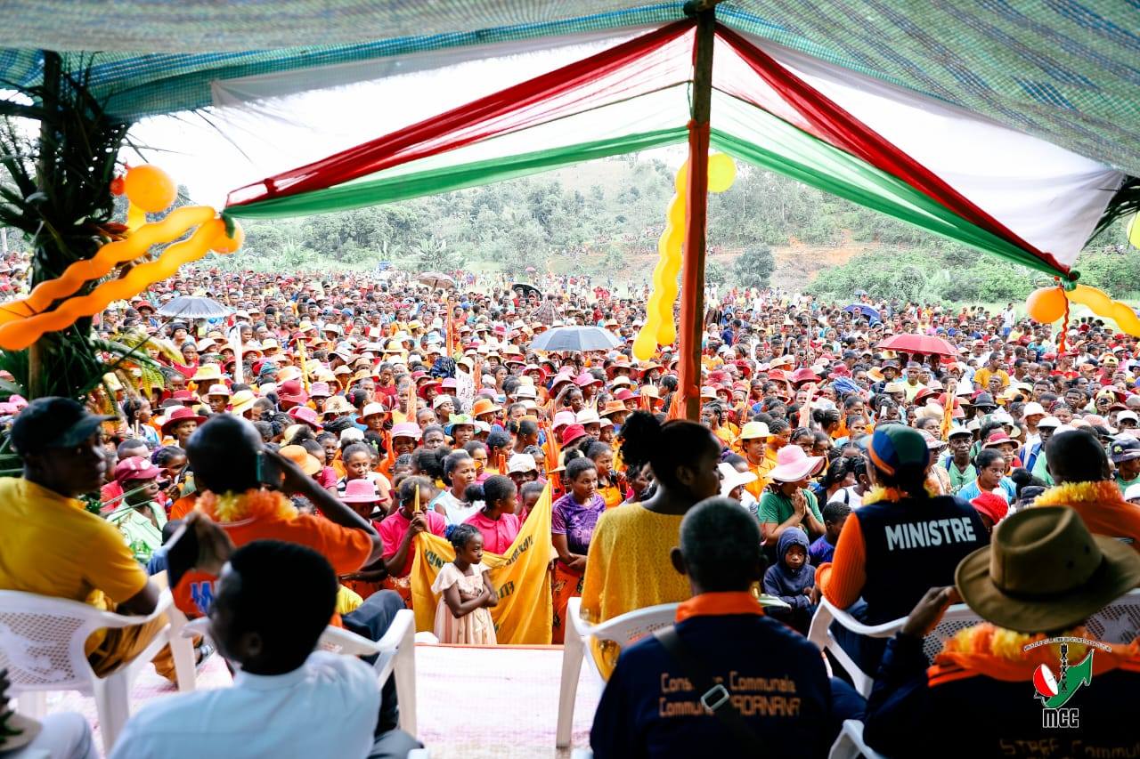 TONGA NIJERY MIVANTANA NY VAHOAKAN' I NOSY VARIKA NY FITONDRAM-PANJAKANA TAMIN' NY ALALAN'NY MINISTRY NY SERASERA SY NY KOLONTSAINA