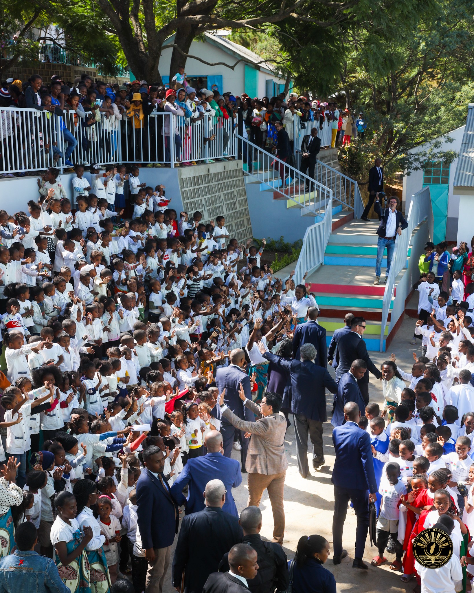 FENO FIHETSEM-PO NY ANDRO FAHAROAN' NY FITSIDIHANA ARA-PANJAKANA ATAON' NY FILOHA NATASA PIRC MUSAR ETO AMINTSIKA