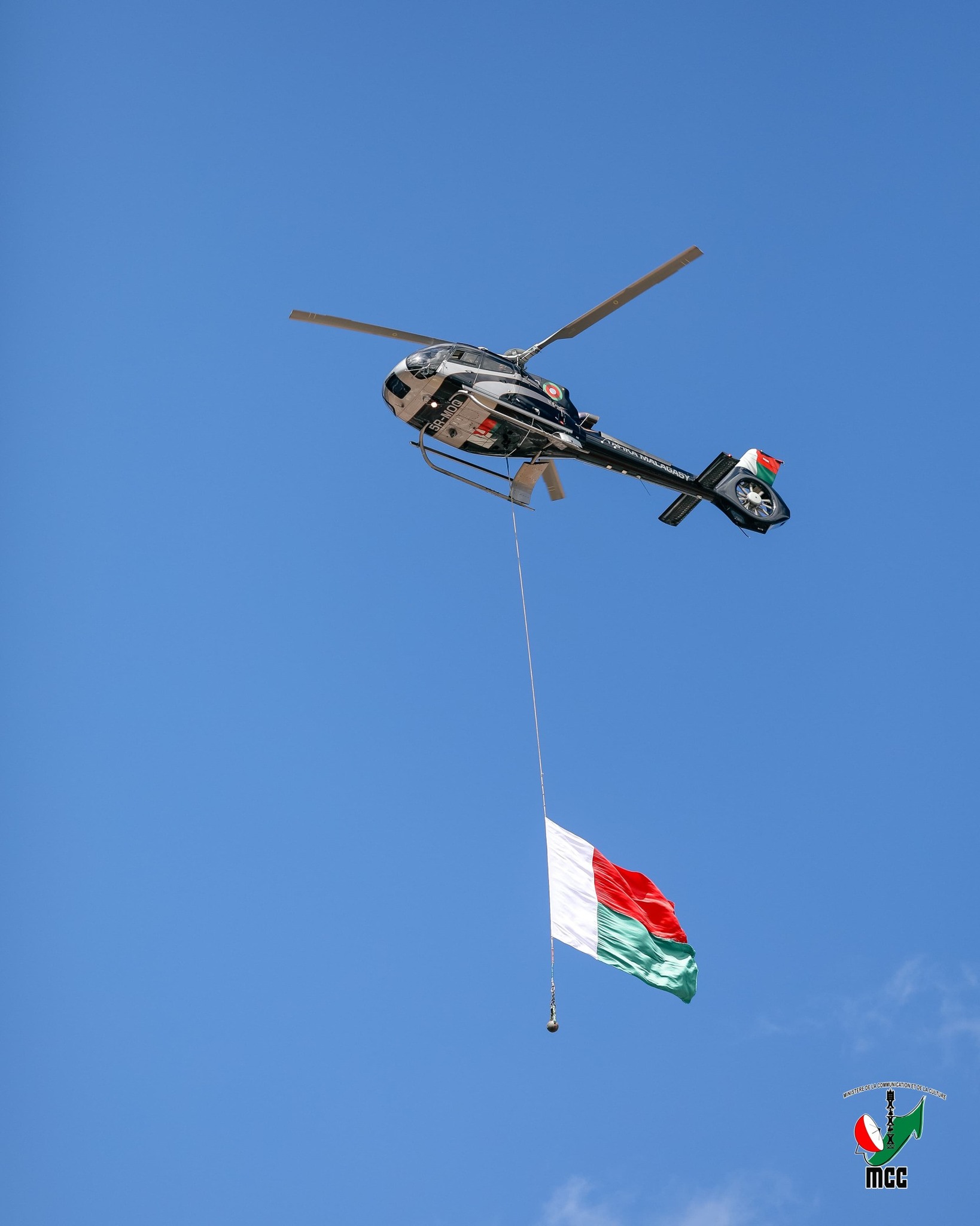 " KOA AOKA NY FILAMATRY NY REPOBLIKAN' I MADAGASIKARA HIREDONA MAFY AO AM-PONAREO TSIRAIRAY AVY "