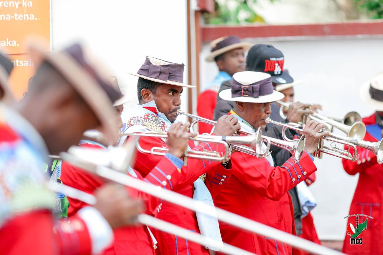 " OFFICIER DE L' ORDRE NATIONAL MALAGASY " IO NO MARI-BONINAHITRA NATOLOTRY NY FILOHAN' NY REPOBLIKA ANDRY RAJOELINA HO FANOMEZAM-BONINAHITRA AN' I SAHONDRAFININA ZANANY, MPIHIRAGASY