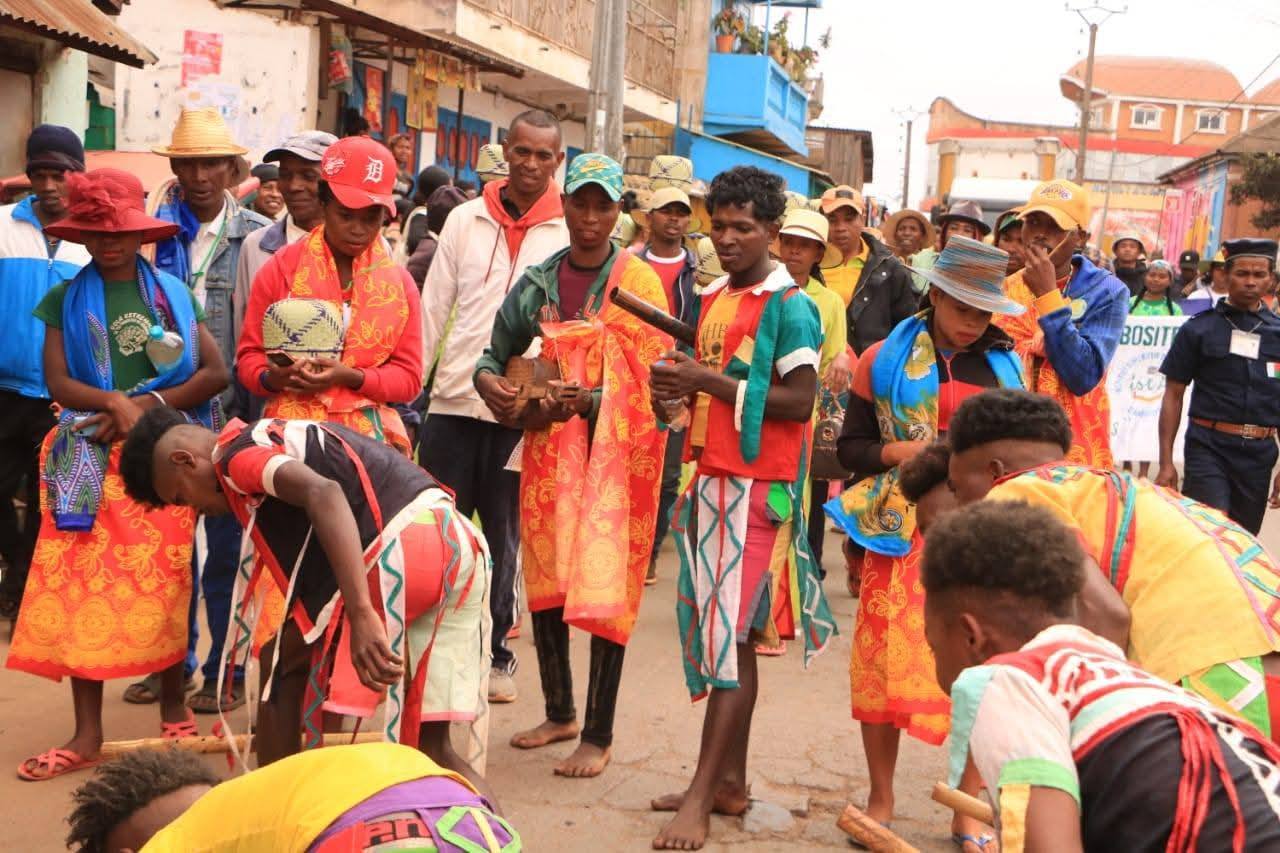 NY DISTRIKAN' AMBOSITRA NO NANDRAY NY ANDIANY FAHA 15 NY VOLAMBETOHAKA