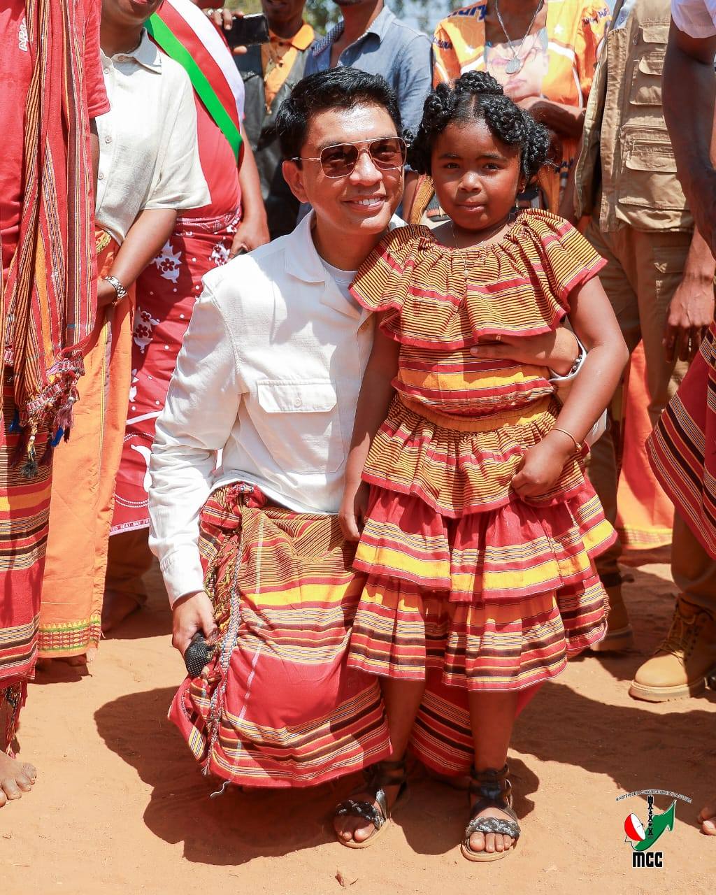 NY TANTARA NO TOKONY HO FOTOTRY NY AMPINGA HO ENTINTSIKA MIADY SY AMPIAKATRA AVO DIA AVO NY HAMPOHOM-PIRENENA SY NY HASIN' NY FITIAVAN-TANINDRAZANA