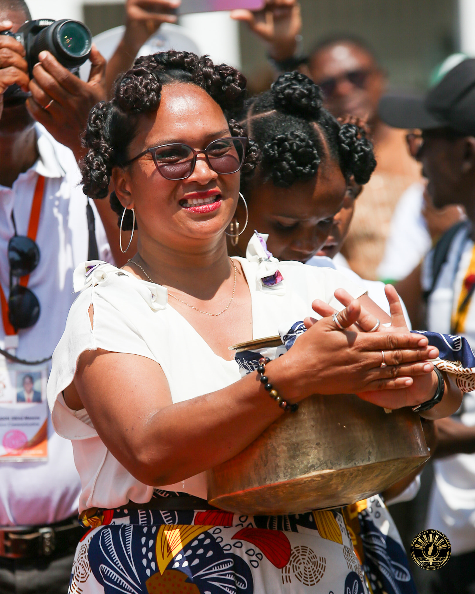 LALAM-PASIKA TEO ALOHA ARY TENA RATSY TOKOA REHEFA AMIN' NY FOTOAN' NY ORANA NY MAMPITOHY AN' ANDAKABE SY ANDABATOARA KA IZAO VITA RARIVATO TANTERAKA IZAO
