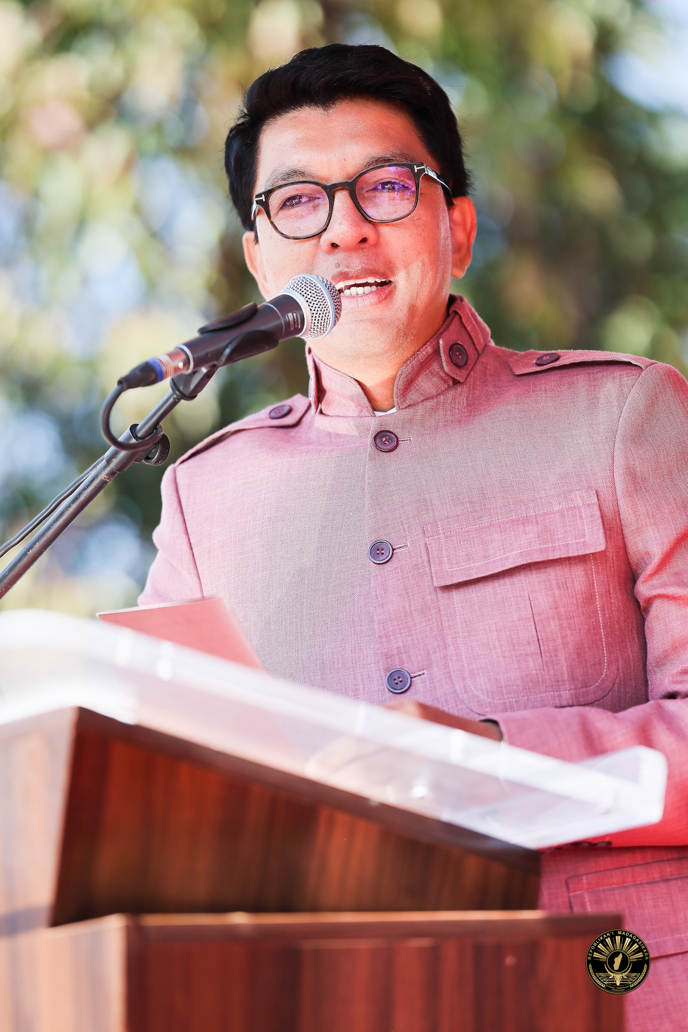 NANOLOTRA FITAOVAM-PIANARANA FENO HO AN' IREO ANKIZY MPIANATRA AO AMIN' NY EPP AMBATOBE NY FILOHA ANDRY RAJOELINA SY RAMATOA VADINY