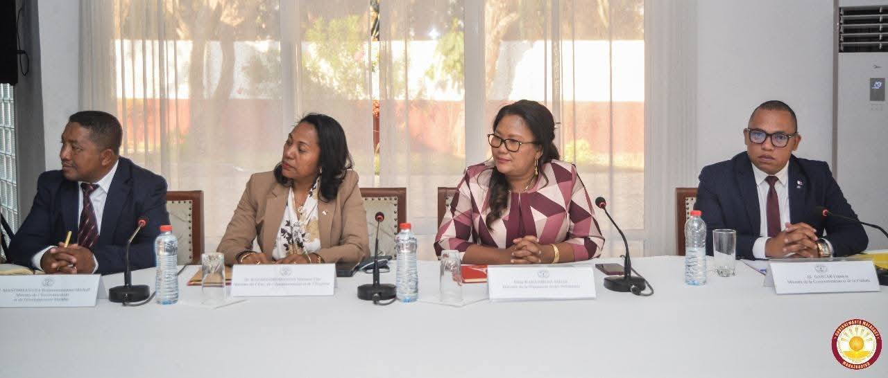 FILANKEVITRY NY GOVERNEMANTA VOALOHANY NOTARIHIN' NY PRAIMINISITRA RAJAONARIVELO HERINTSALAMA ANDRIAMASY