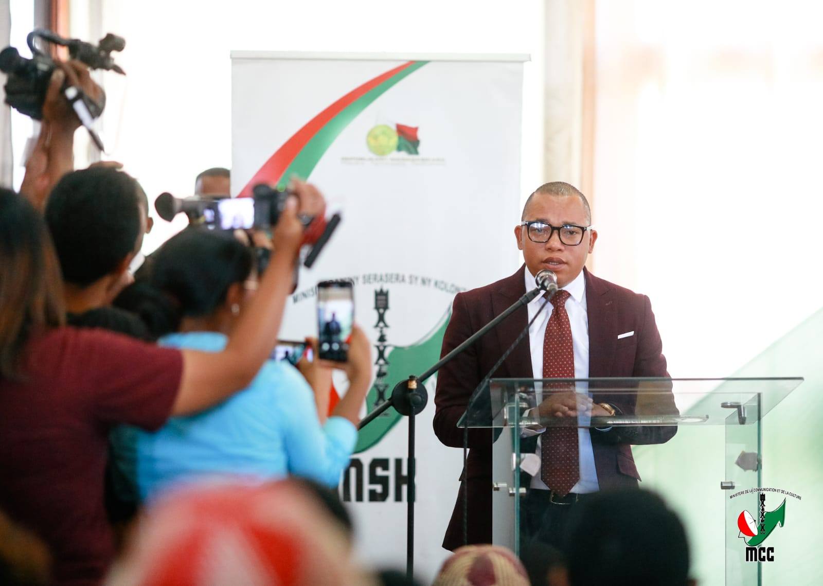 29/10/25 ANDROANY NO NANDRAY NY FITANTANAN-DRAHARAHA OFISIALY NY MINISITRY NY SERASERA SY NY KOLONTSAINA GASCAR FENOSOA