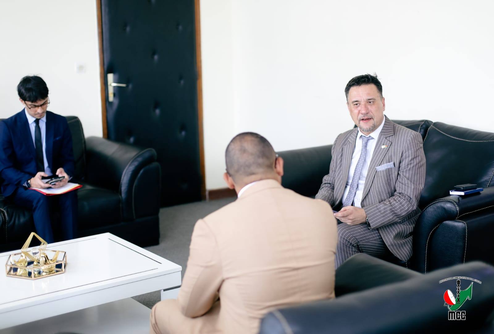 FANDRAISAN'ANDRIAMATOA MINISITRY NY SERASERA SY KOLONTSAINA NY SOLON-TENA MAHARITRY NY VONDRON'NY FIRENENA MITENY FRANTSAY