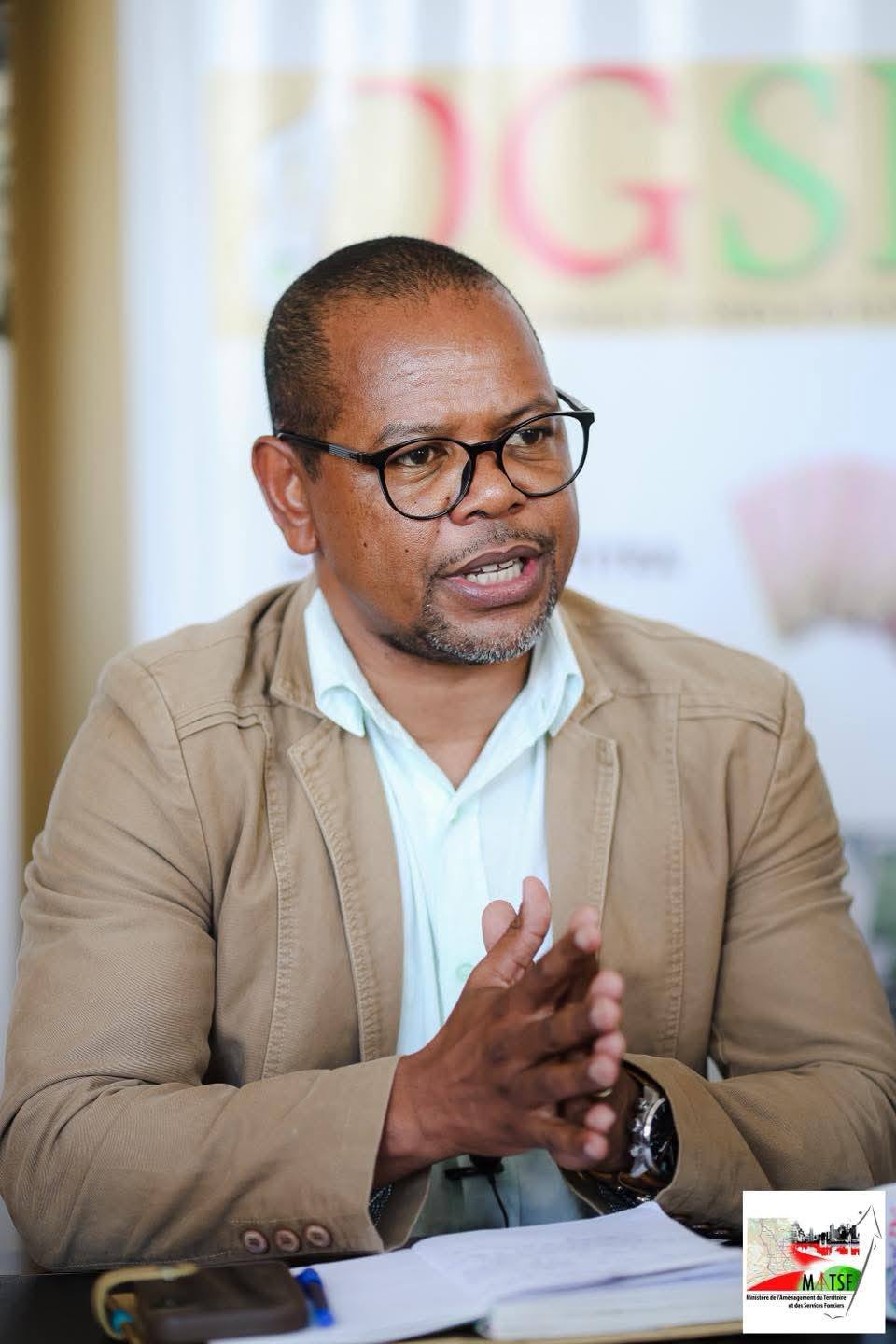 VAOVAO MOMBA NY FANANAN-TANY SY RAHARAHAN-TANY