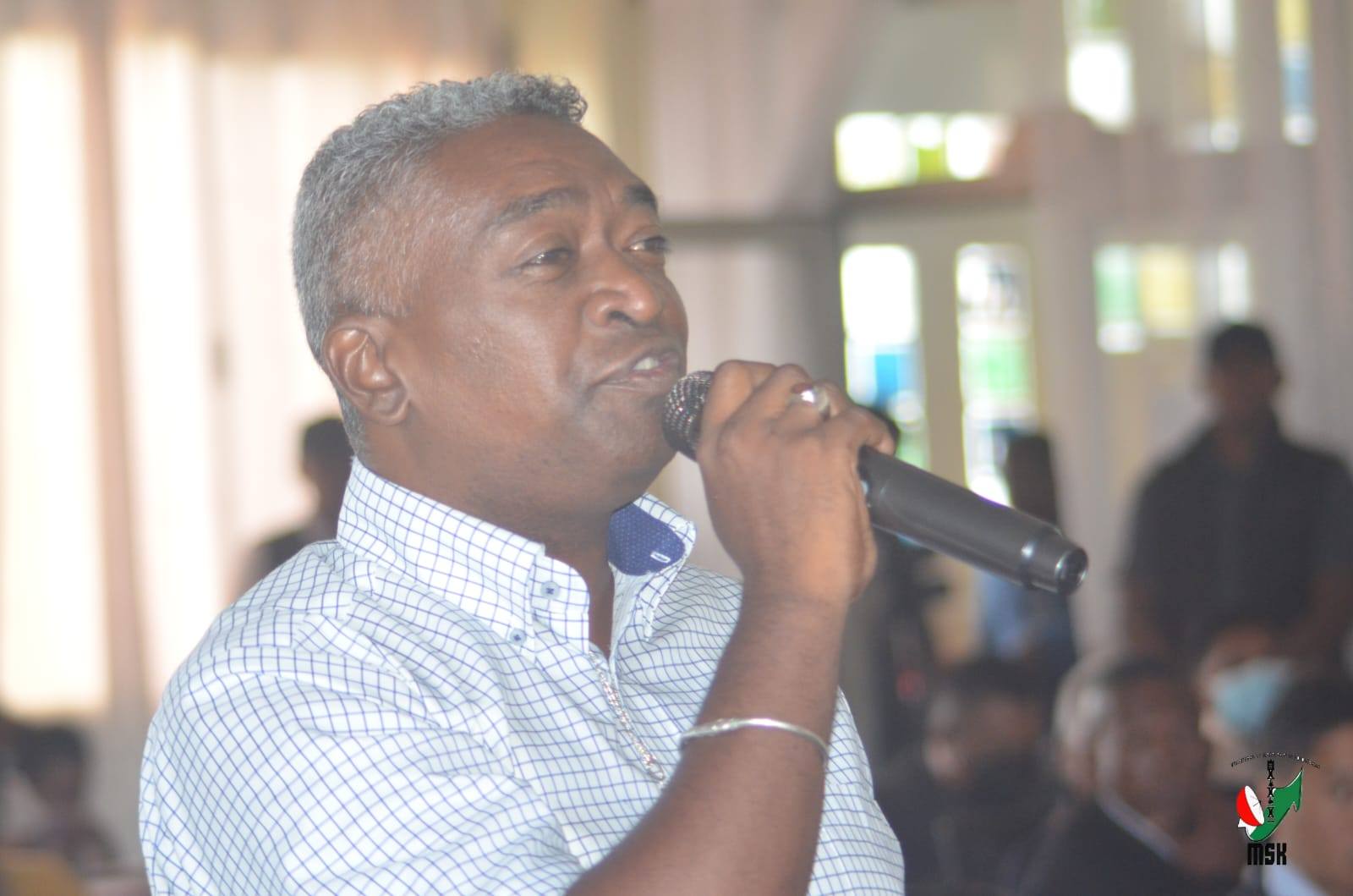 NIARA-NIDINIKA TAMIN'IREO TOMPONY HAINO VAKY JERY NY MOMBA NY TNT