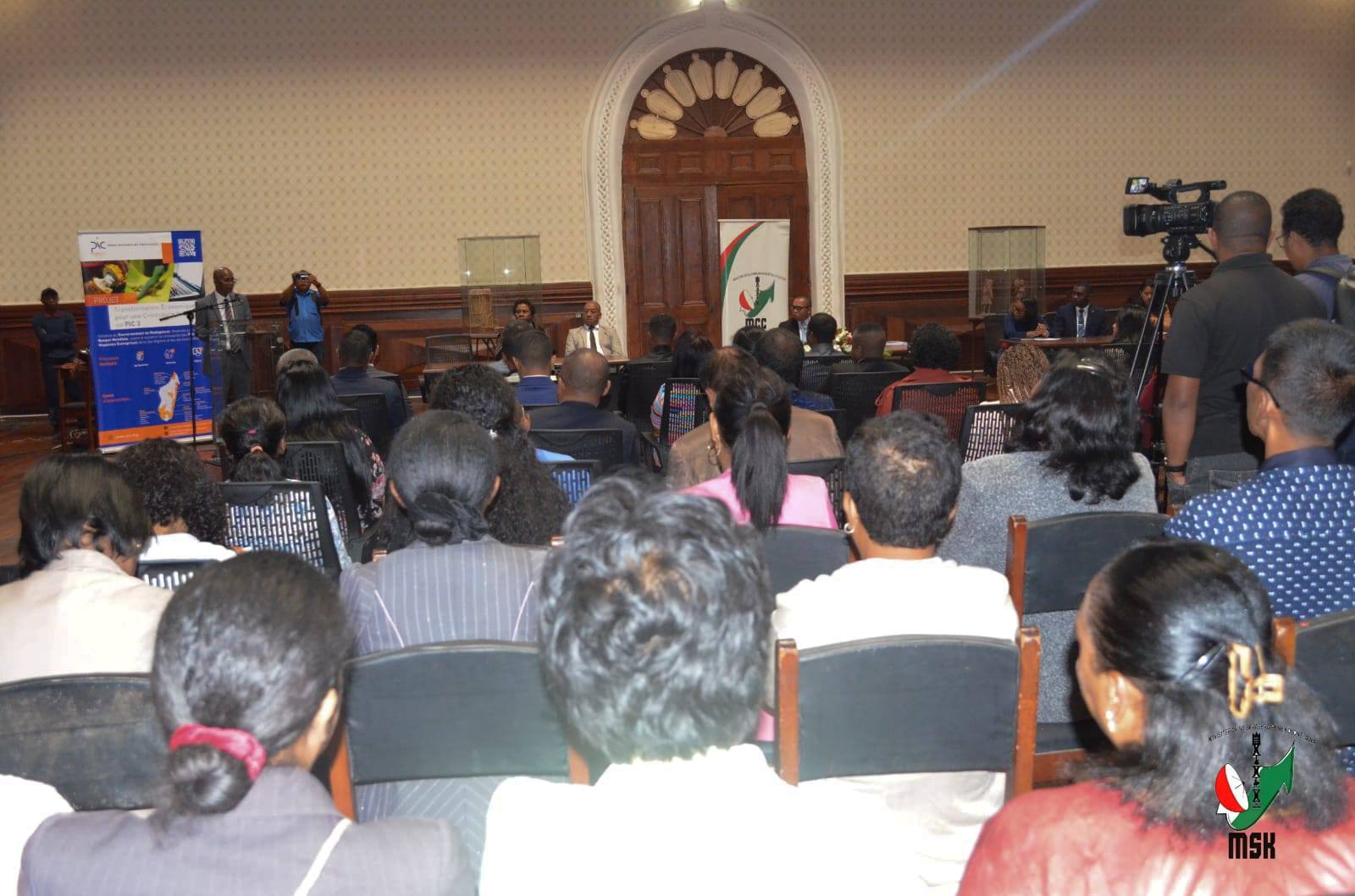 NOSONIAVIN'NY MINISITRAGASCAR FENOSOA ANDROANY NY FANGATAHANA OFOSIALY HAMPIDIRANA NY MISIONA KATOLIKA AMBODIFOTATRA - SAINTE MARIE HO ISAN'NY HAREMBAKOKA IRAISAN'IZAO TONTOLO IZAO