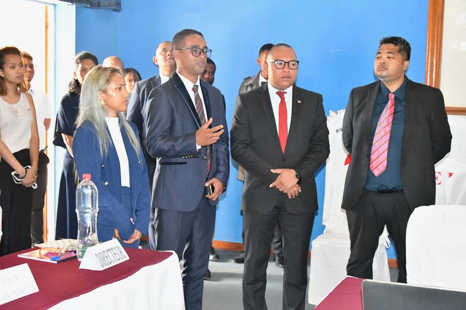 MANANA ANDRAIKITRA AMIN' NY FANATSARANA NY KALITAON' NY ASA FANAOVAN-GAZETY SY NY HAINO VAKY JERY NY MINISTERAN' NY SERASERA SY NY KOLONTSAINA