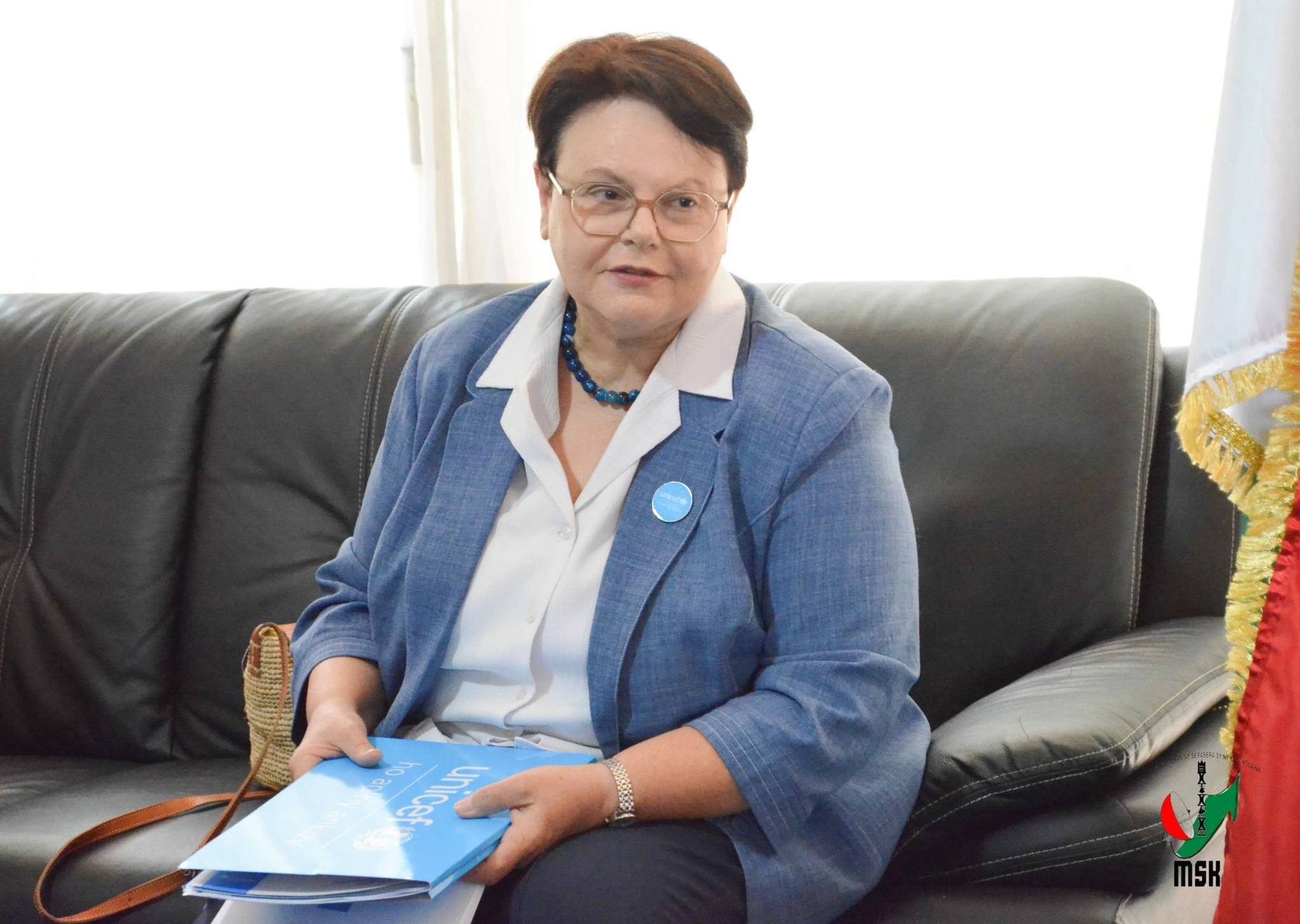 HANAO TANTSOROKA AMIN' NY FANOFANANA MPANAO GAZETY KARAKARAIN' NY MINISTERAN' NY SERASERA SY NY KOLONTSAINA SY HIROSO AMIN' NY FAMPITAOVANA NY HAINOAMANJERIM-PIRENENA NY UNICEF MADAGASIKARA