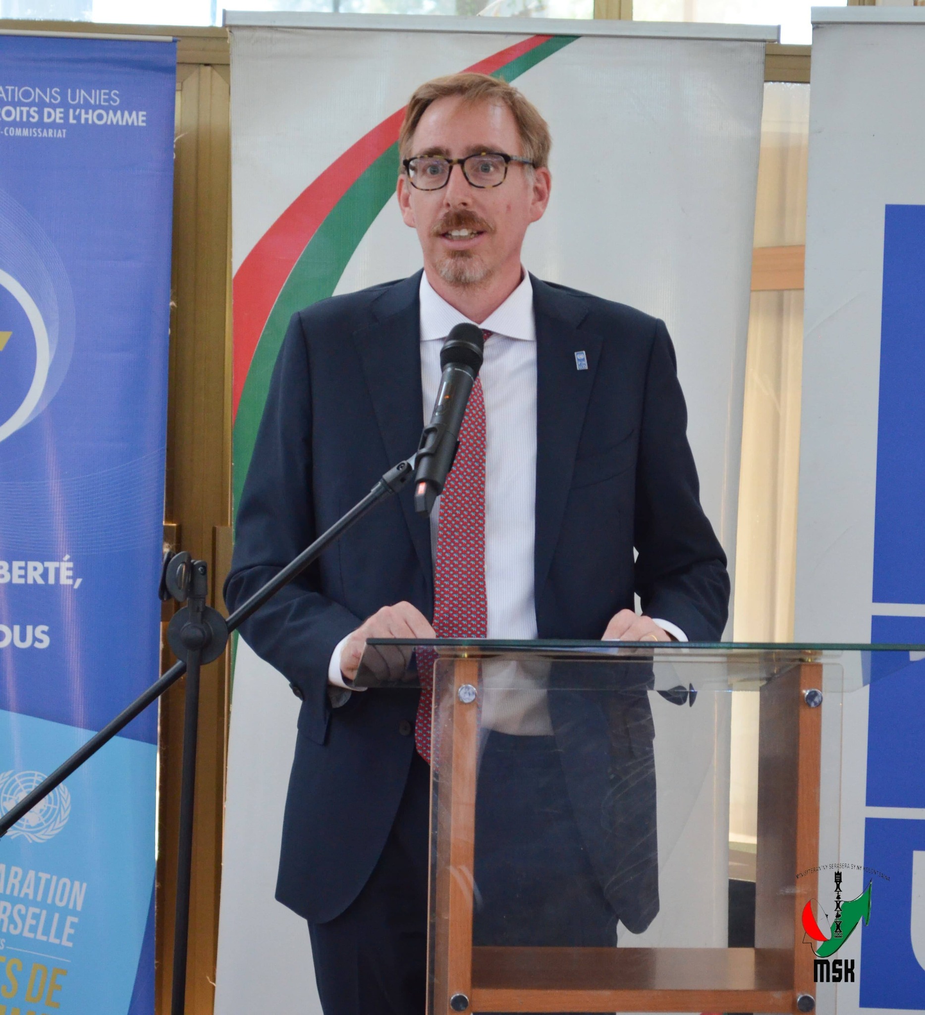 MAMOLAVOLA LALANA MIARO NY MPANAO GAZETY SY NY FAHALALAHANA MANEHO HEVITRA NY MINISTERAN' NY SERASERA SY NY KOLONTSAINA MIARAKA AMIN' NY KOMITY IVONDRONAN' NY MPANAO GAZETY