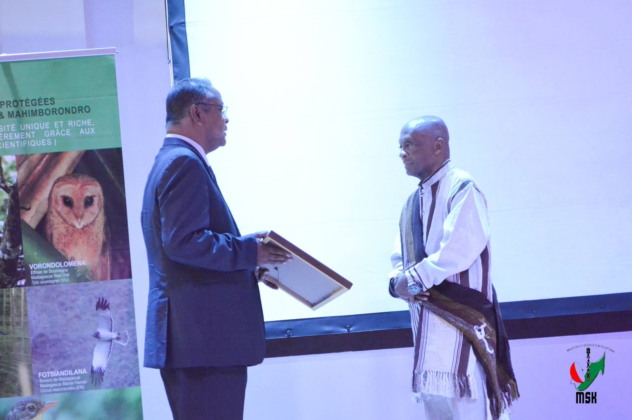 NOTOLORAN' NY AJE-FIKAMBANAN' NY MPANAO GAZETY MIKIRAKIRA NY TONTOLO IAINANA MARI-PANKASITAHANA IREO OLO-MALAZAN' NY FIKAROHANA ARA-TSIANSA