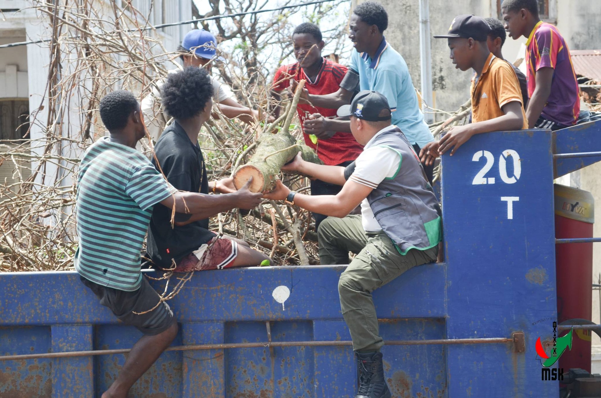 MPIROTSAKA AN-TSITRAPO MARO NO NIARA-NIENTANA TAMIN' NY MINISTERAN' NY SERASERA SY NY KOLONTSAINA NANADIO NY MOZEA VAVITIANA TOAMASINA