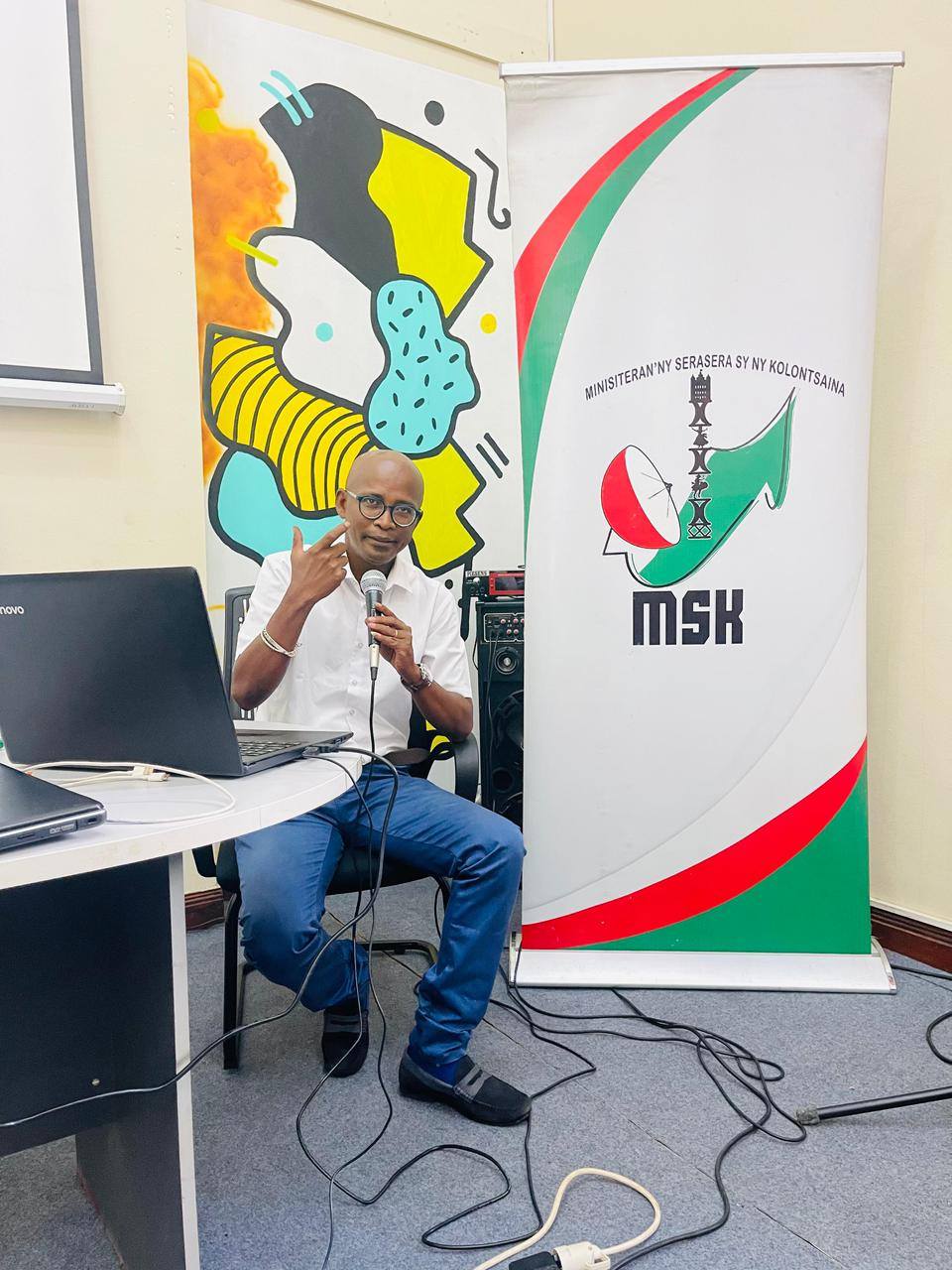 MANAMAFY FAHAIZA-MANAO MOMBA NY HAREMBAKOKA NY MPIASAN' NY MINISTERAN' NY SERASERA SY NY KOLONTSAINA