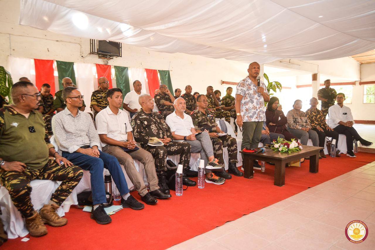 BASE TOLIARA VONONA HIFANOME TANANA NY RAY AMAN-DRENY SY NY MPANAO POLITIKA ATY AN-TOERANA HO AN' IO TETIKASA IO