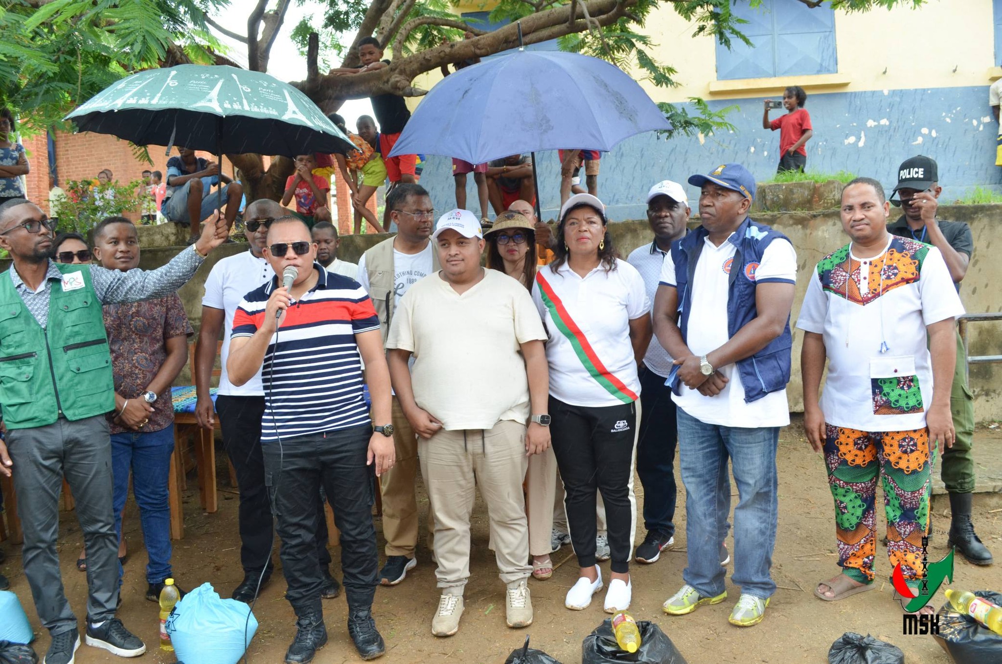 MIROTSAKA ENY AN-KIANJA NY FITONDRAM-PANJAKANA MANONTOLO MANAO TANAN-DAVA MAMONJY NY MPIRAY TANINDRAZANA