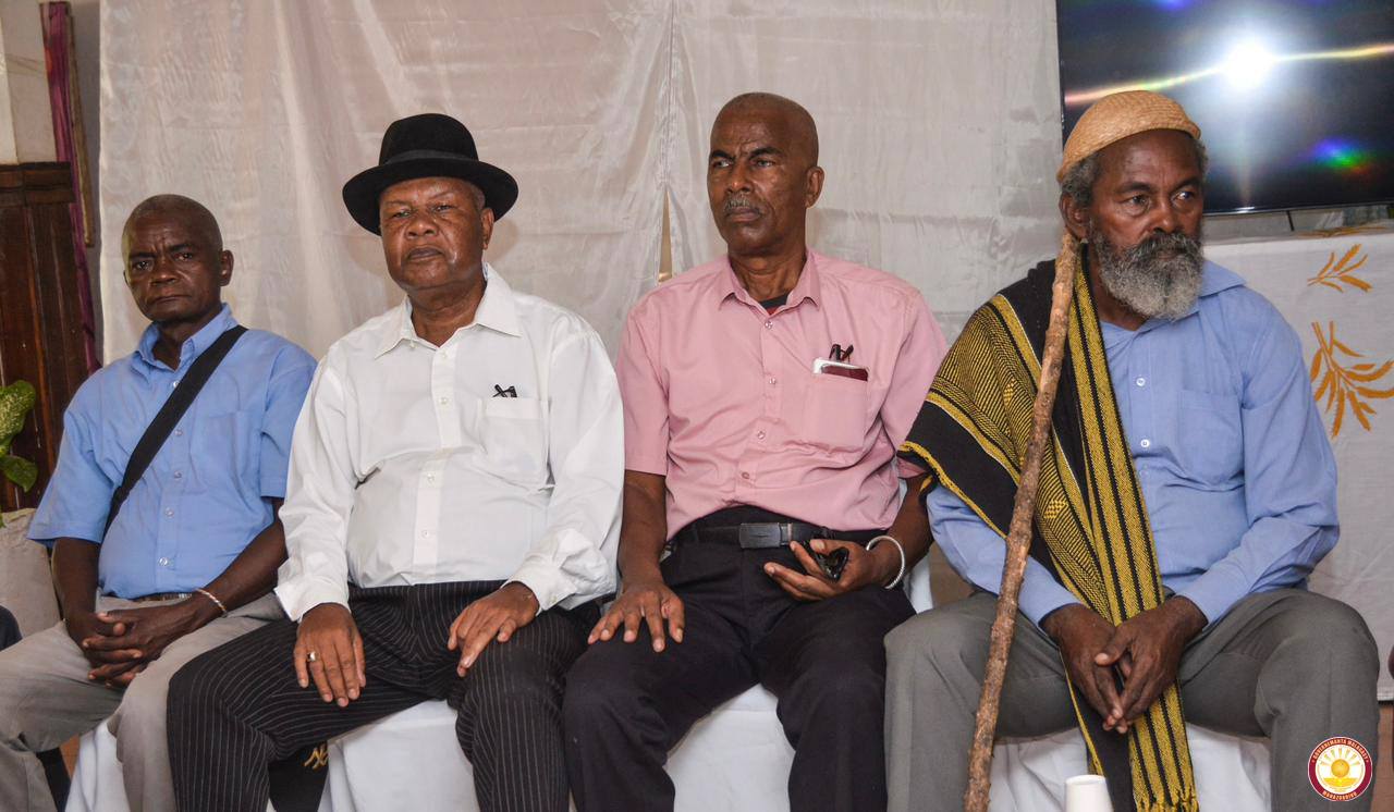 BASE TOLIARA VONONA HIFANOME TANANA NY RAY AMAN-DRENY SY NY MPANAO POLITIKA ATY AN-TOERANA HO AN' IO TETIKASA IO