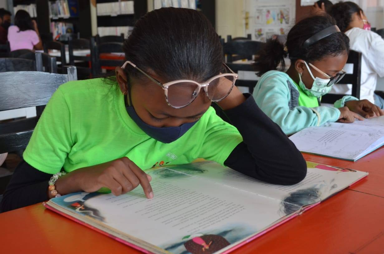 NAMPAHAFANTARIN' NY MINISTERAN' NY SERASERA SY NY KOLONTSAINA AN' IREO MPIANATRA NY ASA SY ANDRAIKITRY NY TRANOMBOKIM-PIRENENA